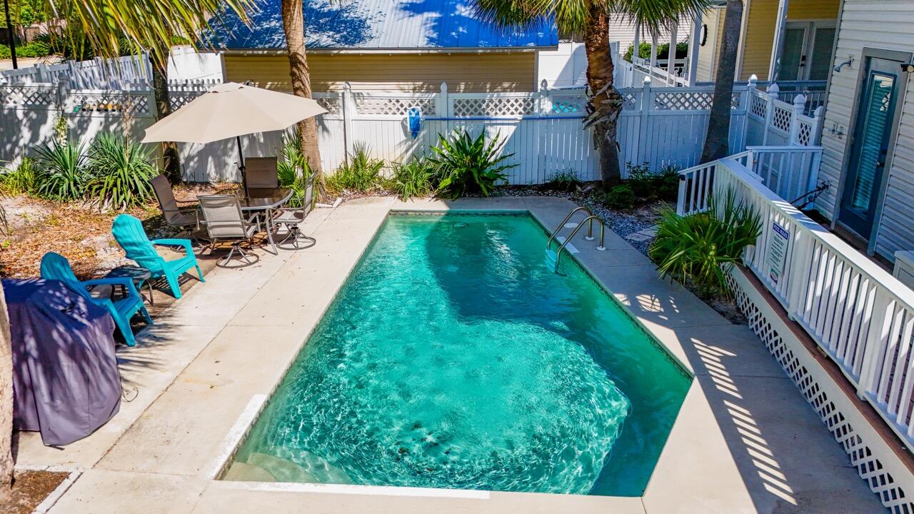 Courtyard at Crystal Beach - Residential