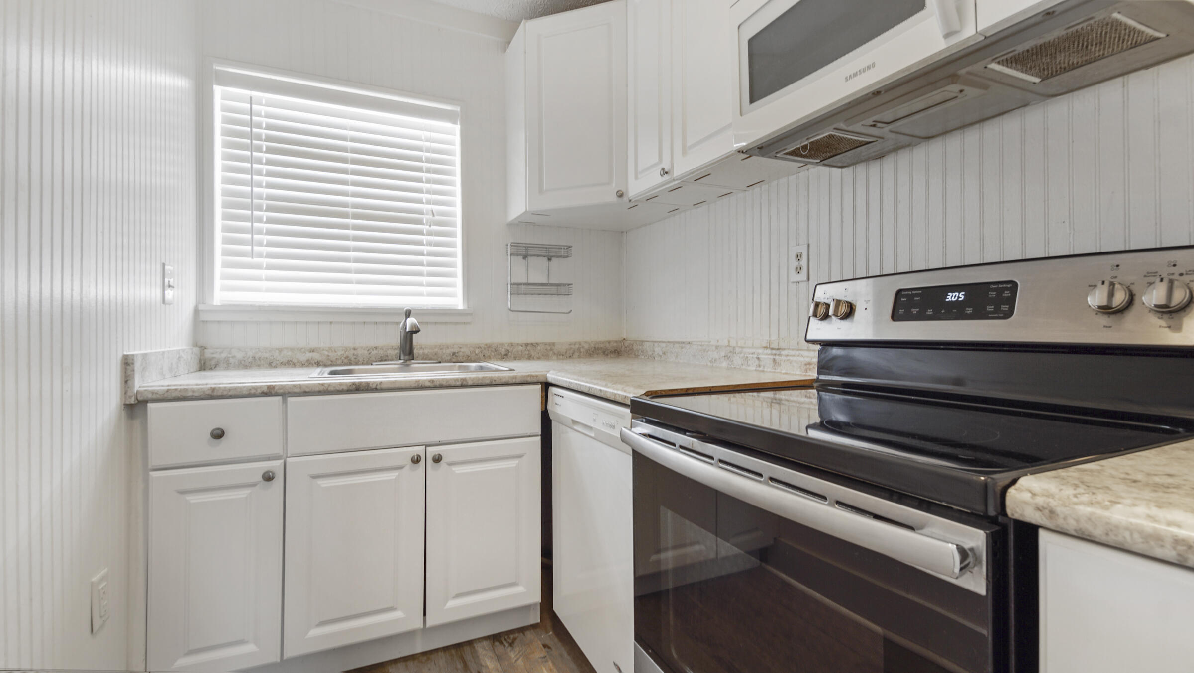 RIVIERA BEACH - Residential