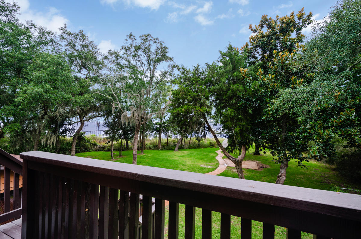 ROBLEDAL ESTATES - Residential