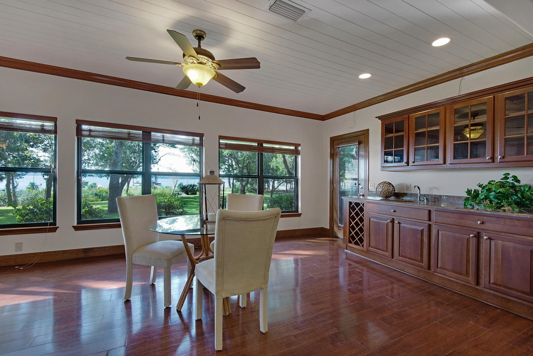 ROBLEDAL ESTATES - Residential