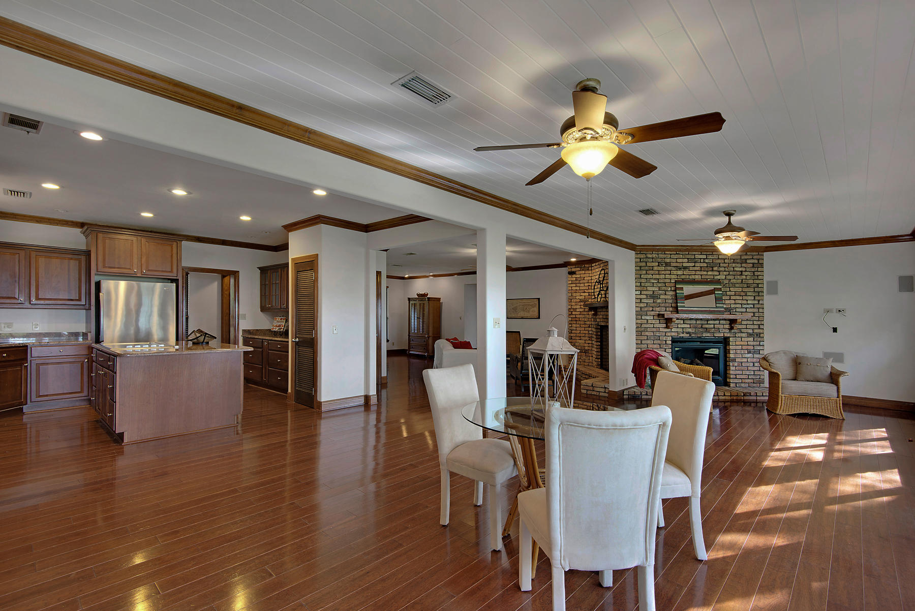 ROBLEDAL ESTATES - Residential