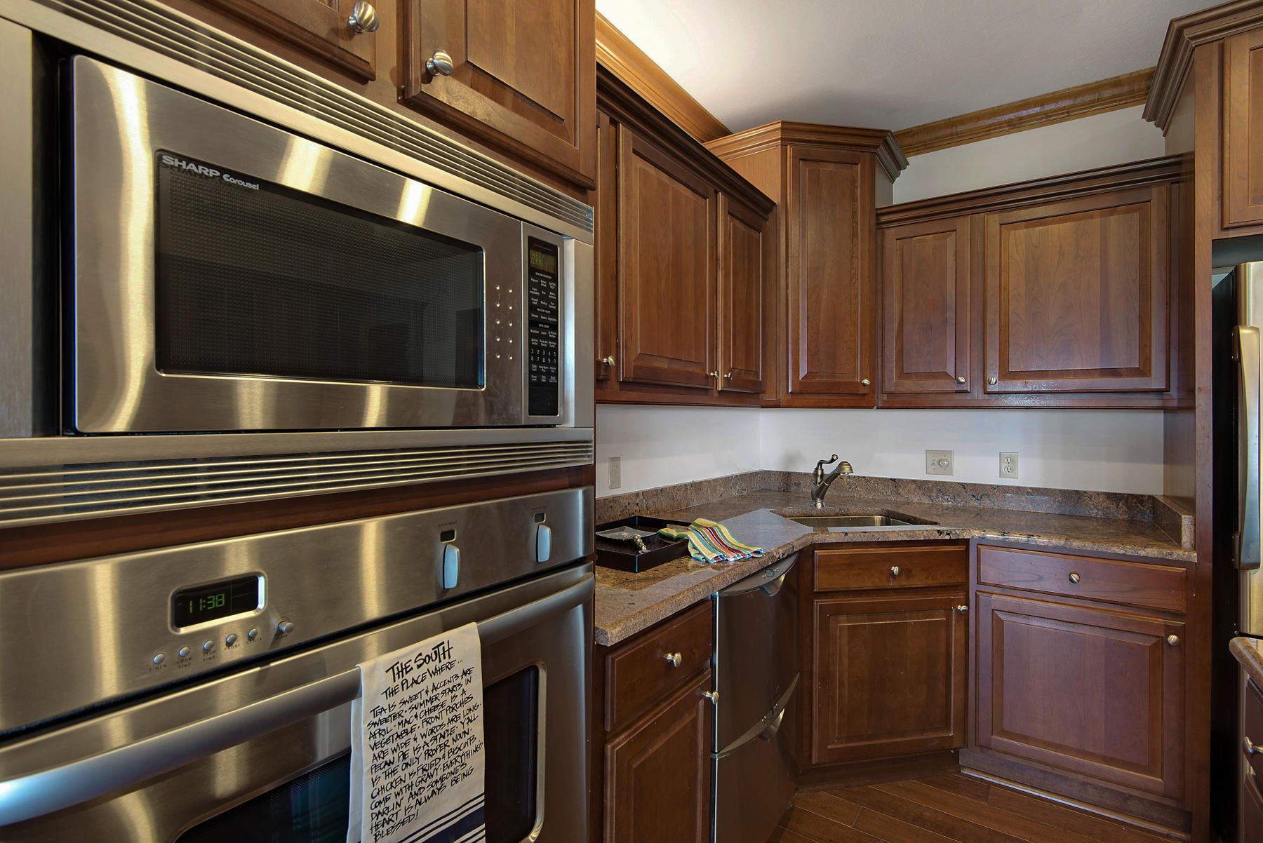 ROBLEDAL ESTATES - Residential