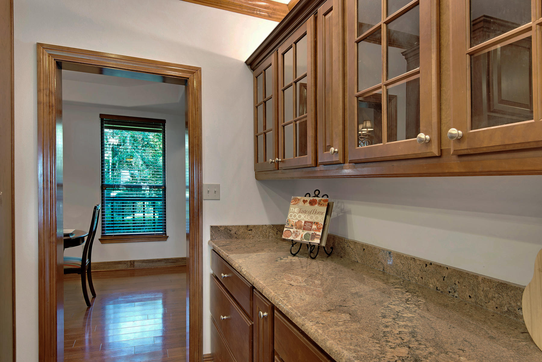 ROBLEDAL ESTATES - Residential