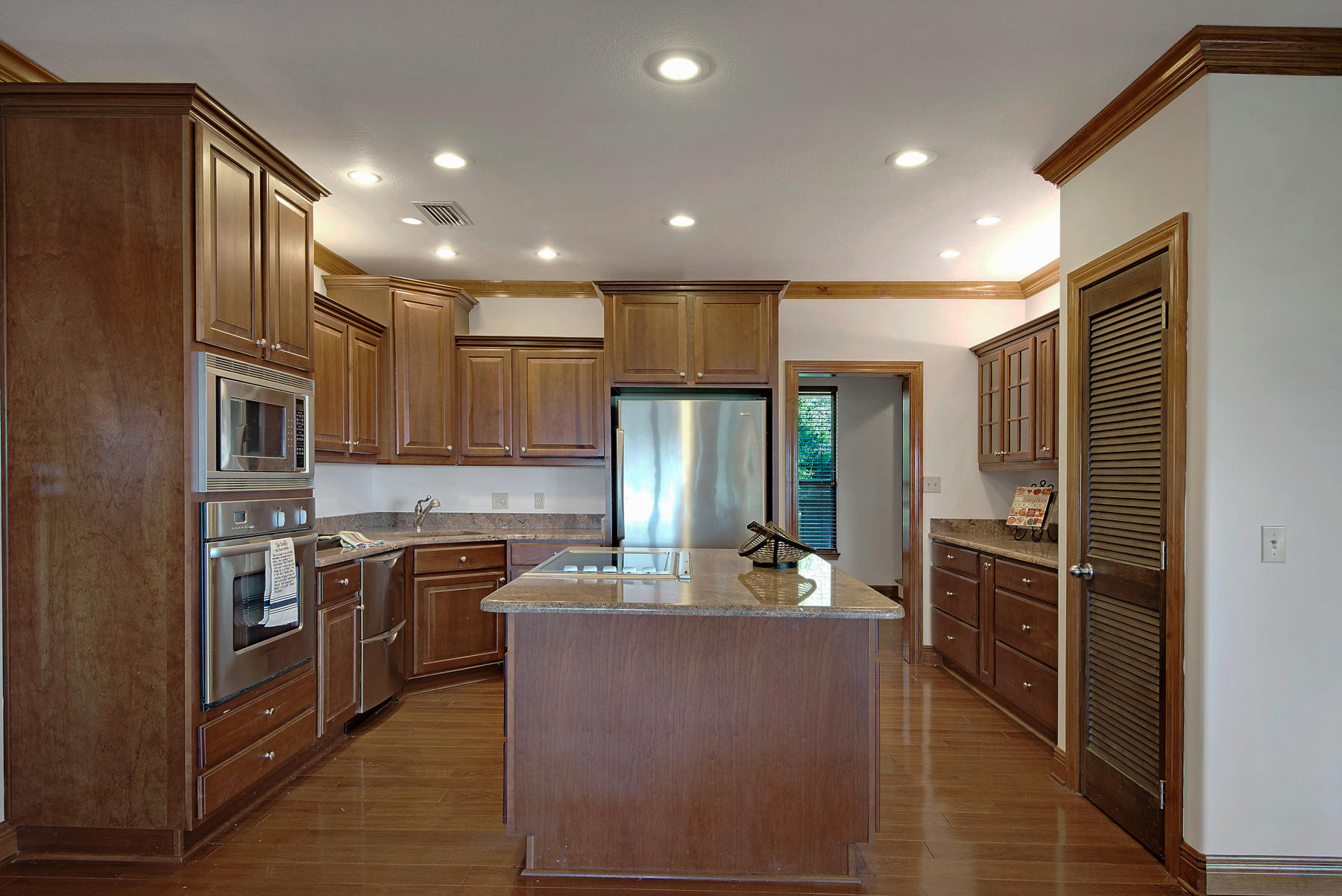 ROBLEDAL ESTATES - Residential