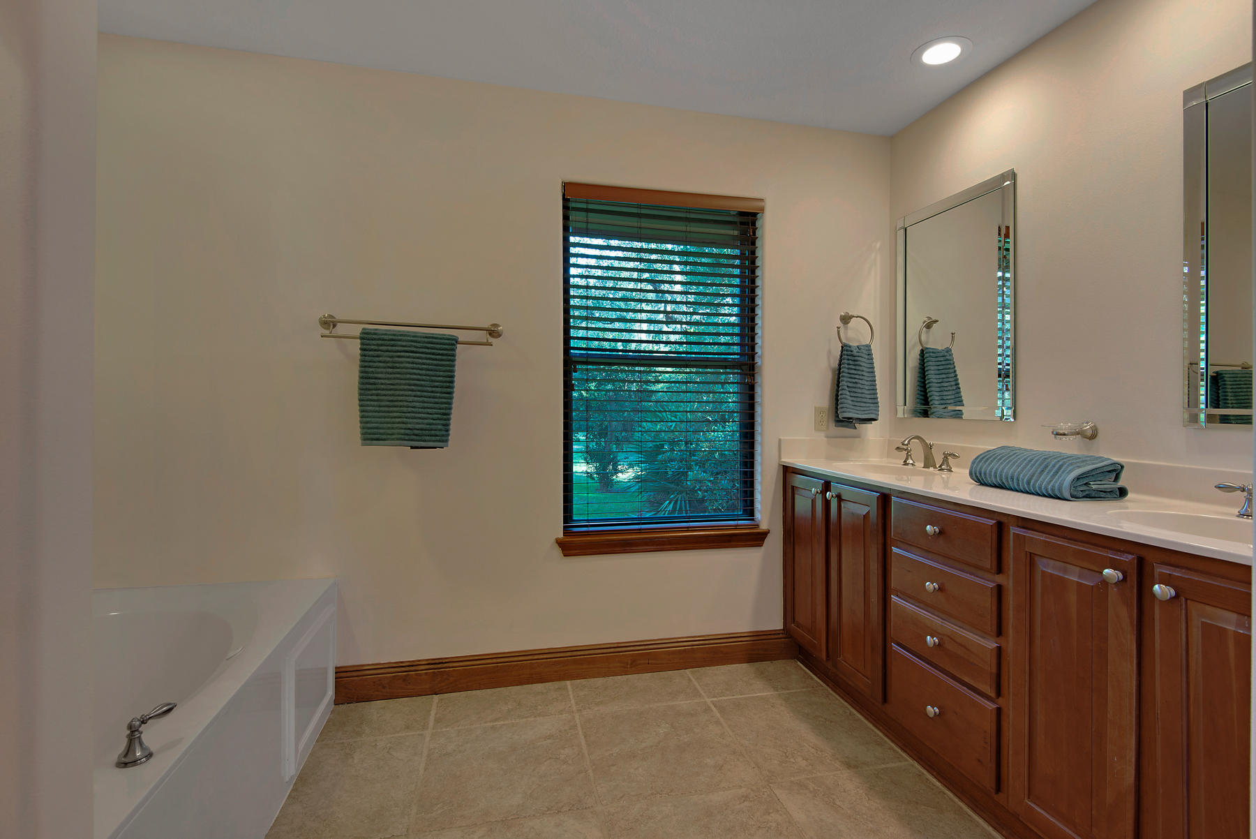 ROBLEDAL ESTATES - Residential