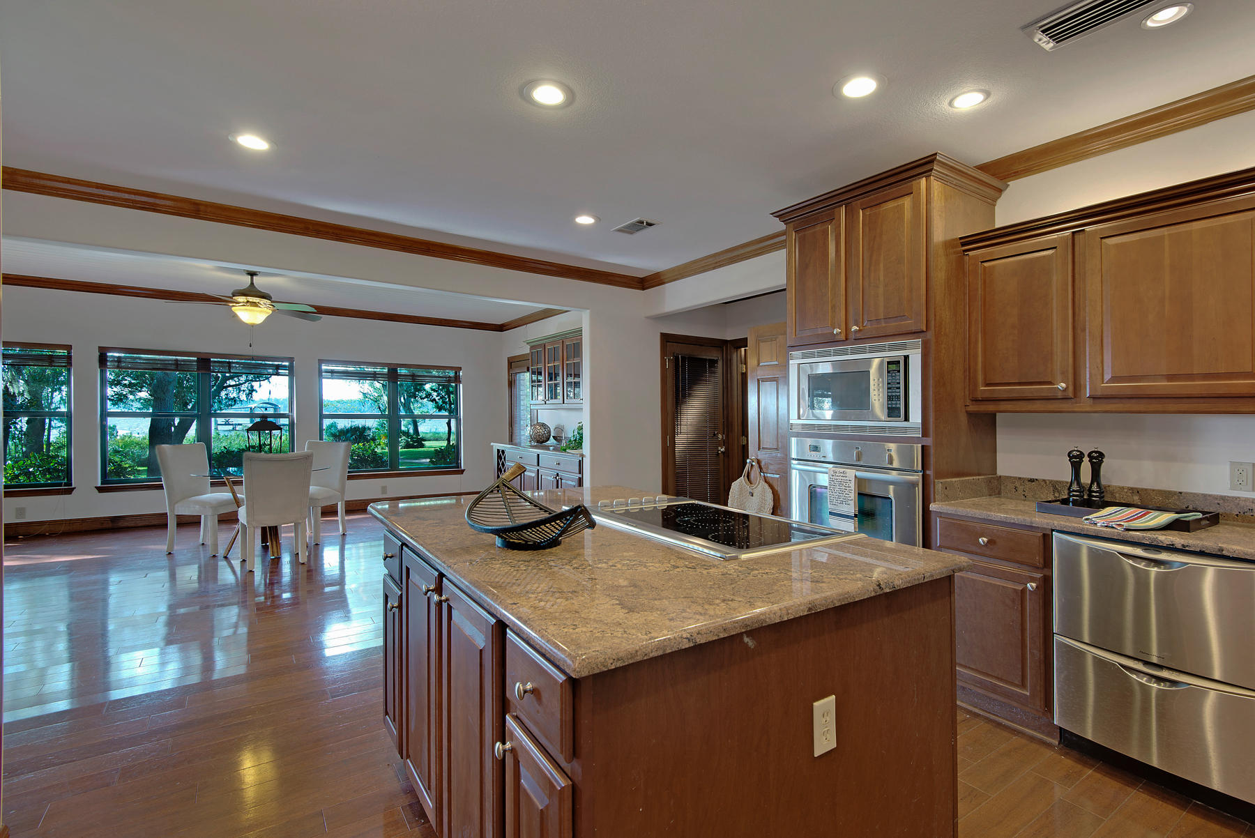 ROBLEDAL ESTATES - Residential