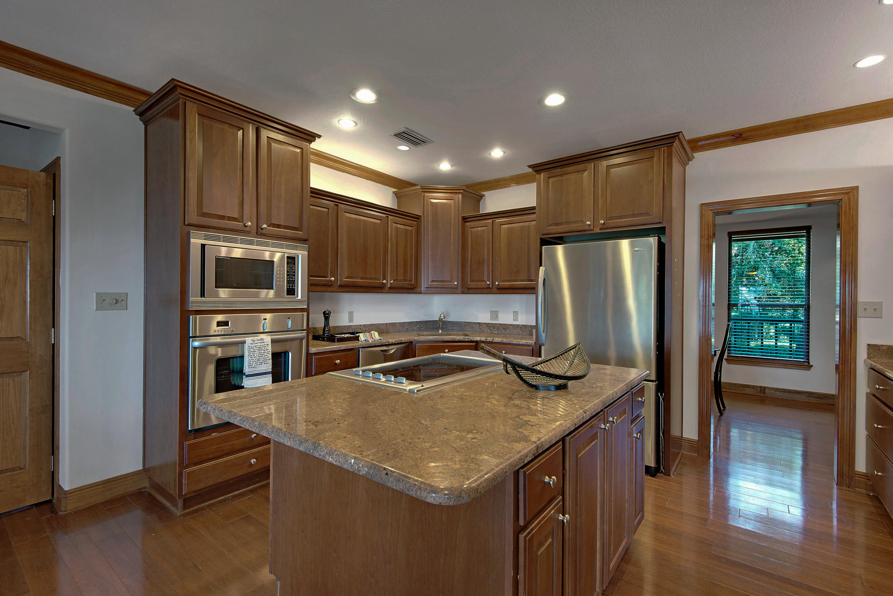 ROBLEDAL ESTATES - Residential