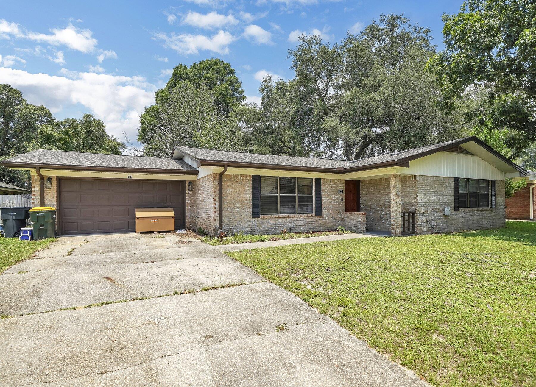 COUNTRY CLUB ESTATES - Residential