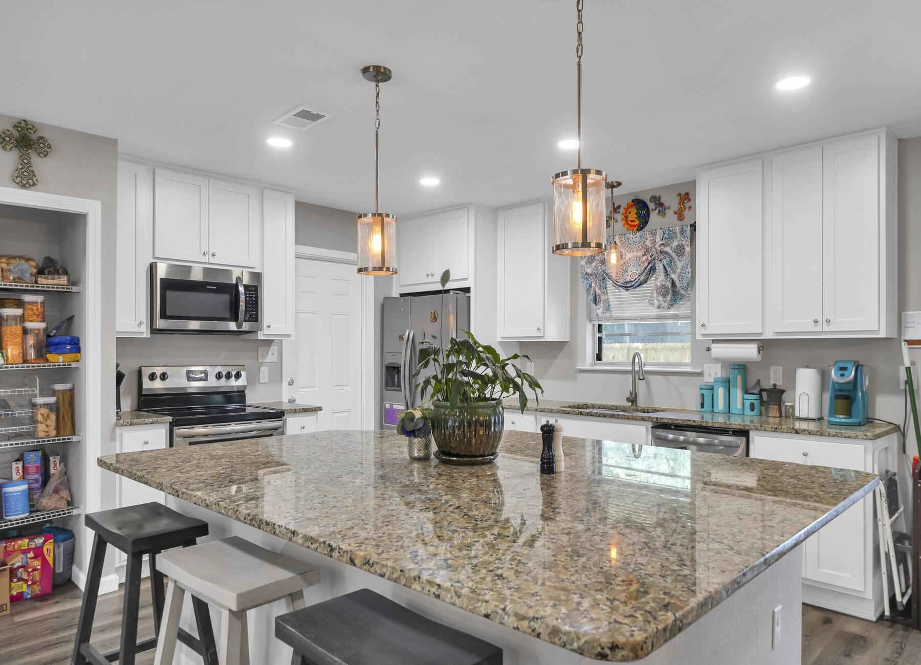 COUNTRY CLUB ESTATES - Residential