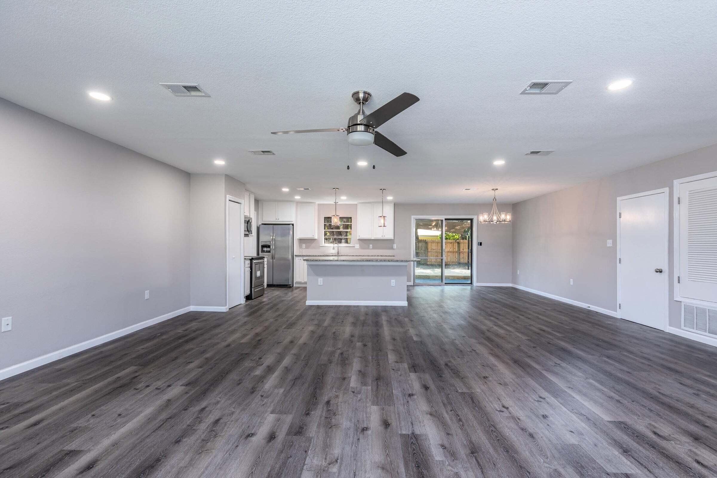 COUNTRY CLUB ESTATES - Residential