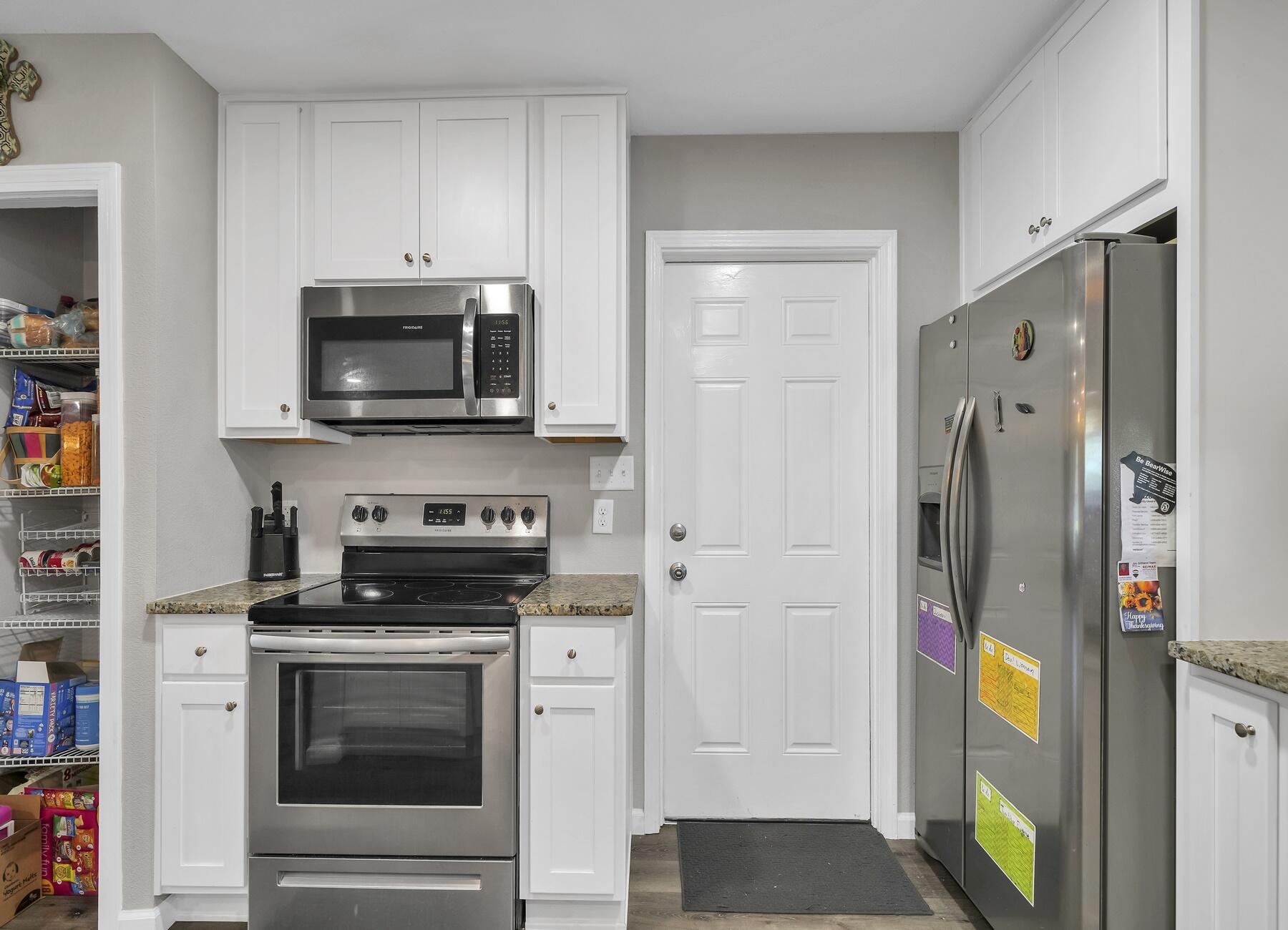 COUNTRY CLUB ESTATES - Residential