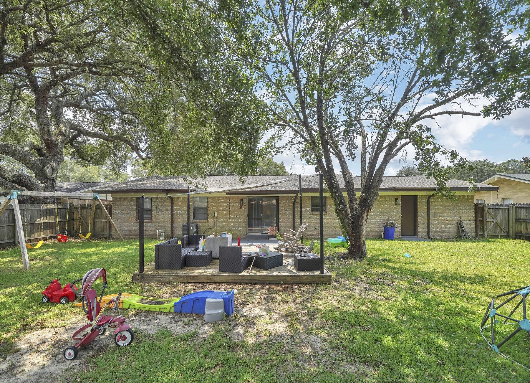 COUNTRY CLUB ESTATES - Residential