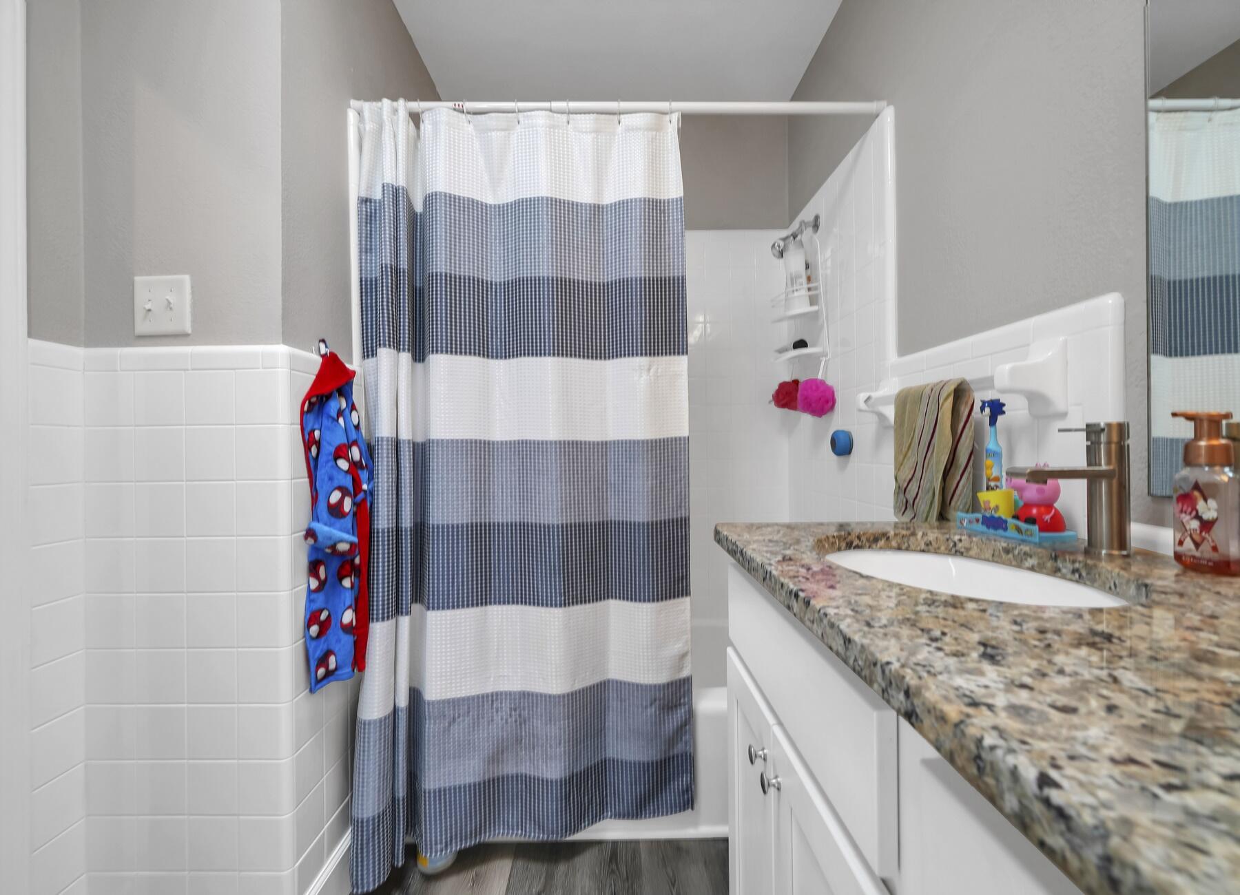 COUNTRY CLUB ESTATES - Residential