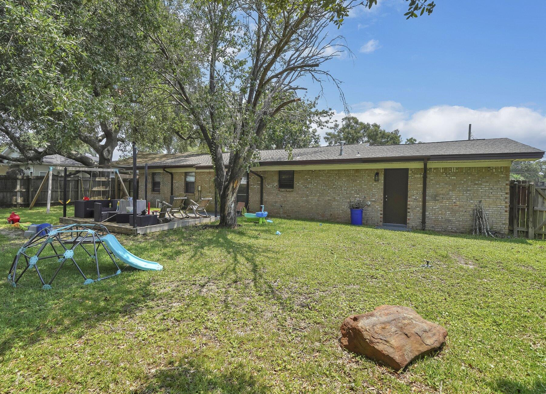 COUNTRY CLUB ESTATES - Residential