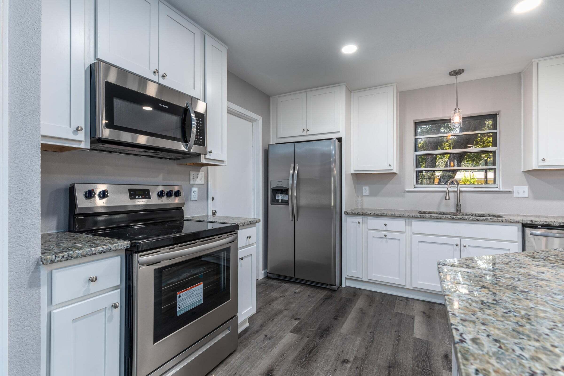 COUNTRY CLUB ESTATES - Residential