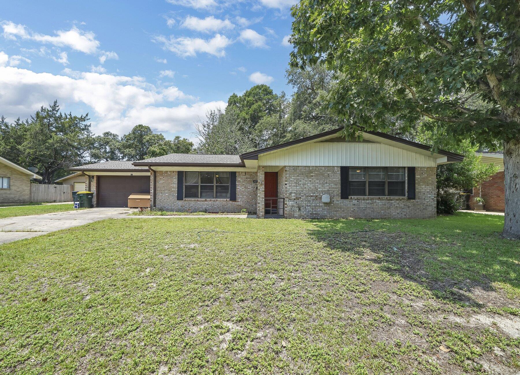 COUNTRY CLUB ESTATES - Residential