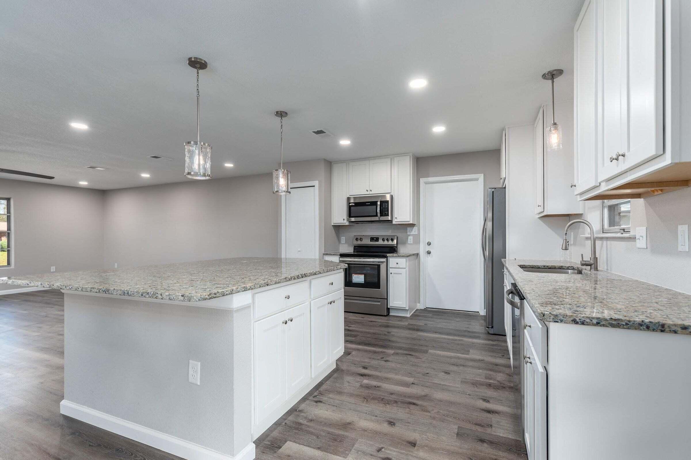 COUNTRY CLUB ESTATES - Residential