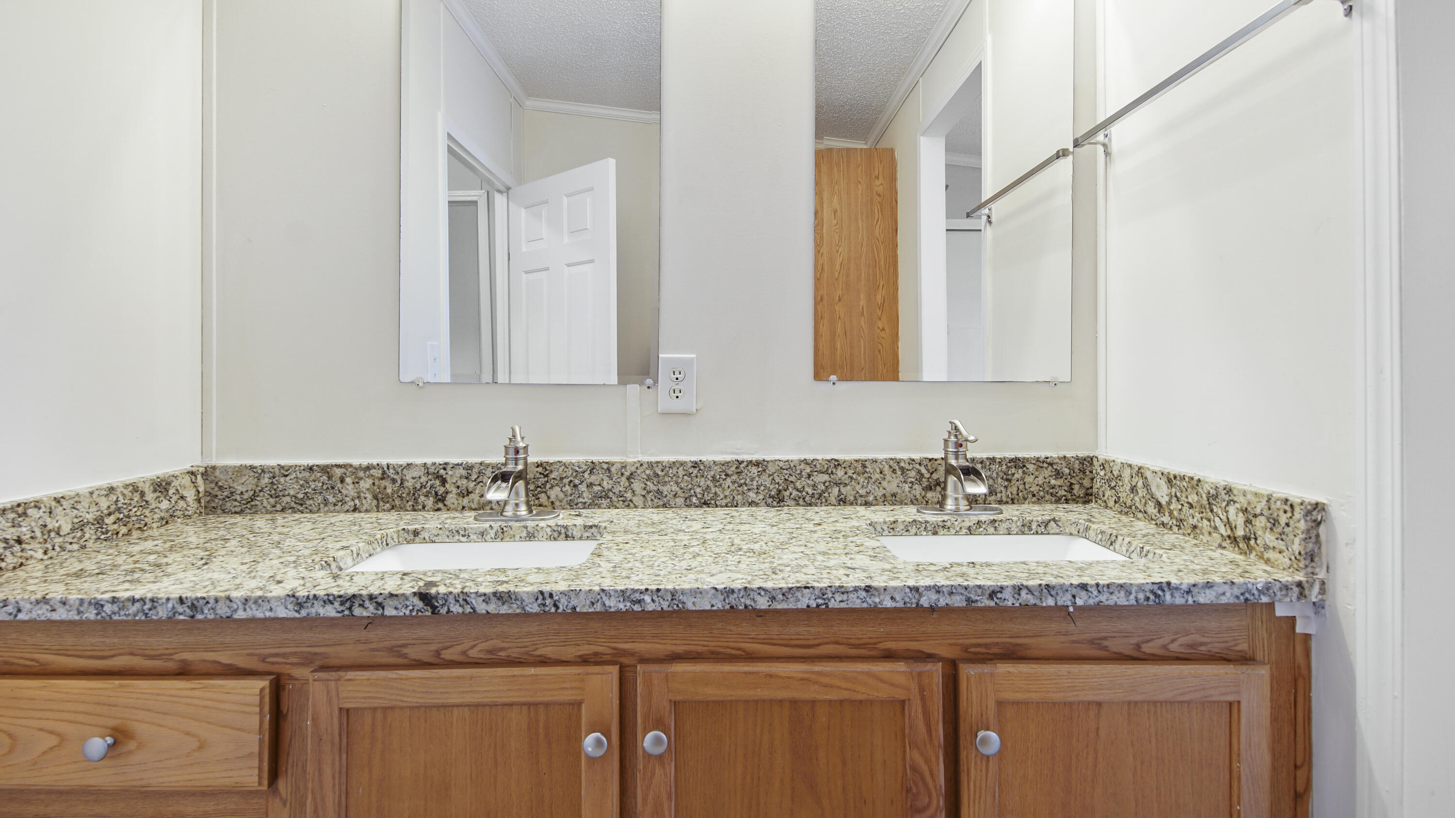 ROBINWOOD ACRES - Residential