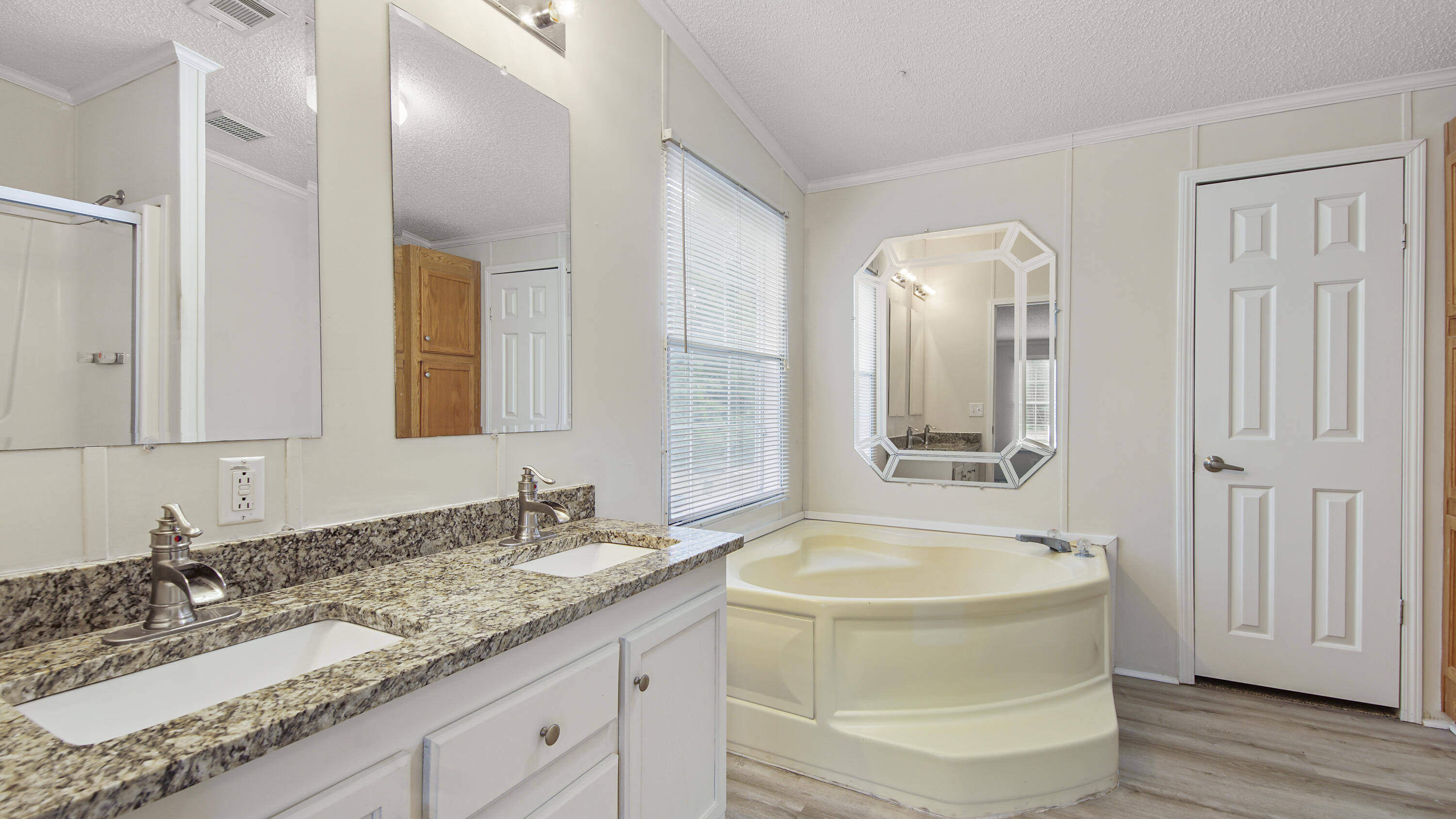 ROBINWOOD ACRES - Residential