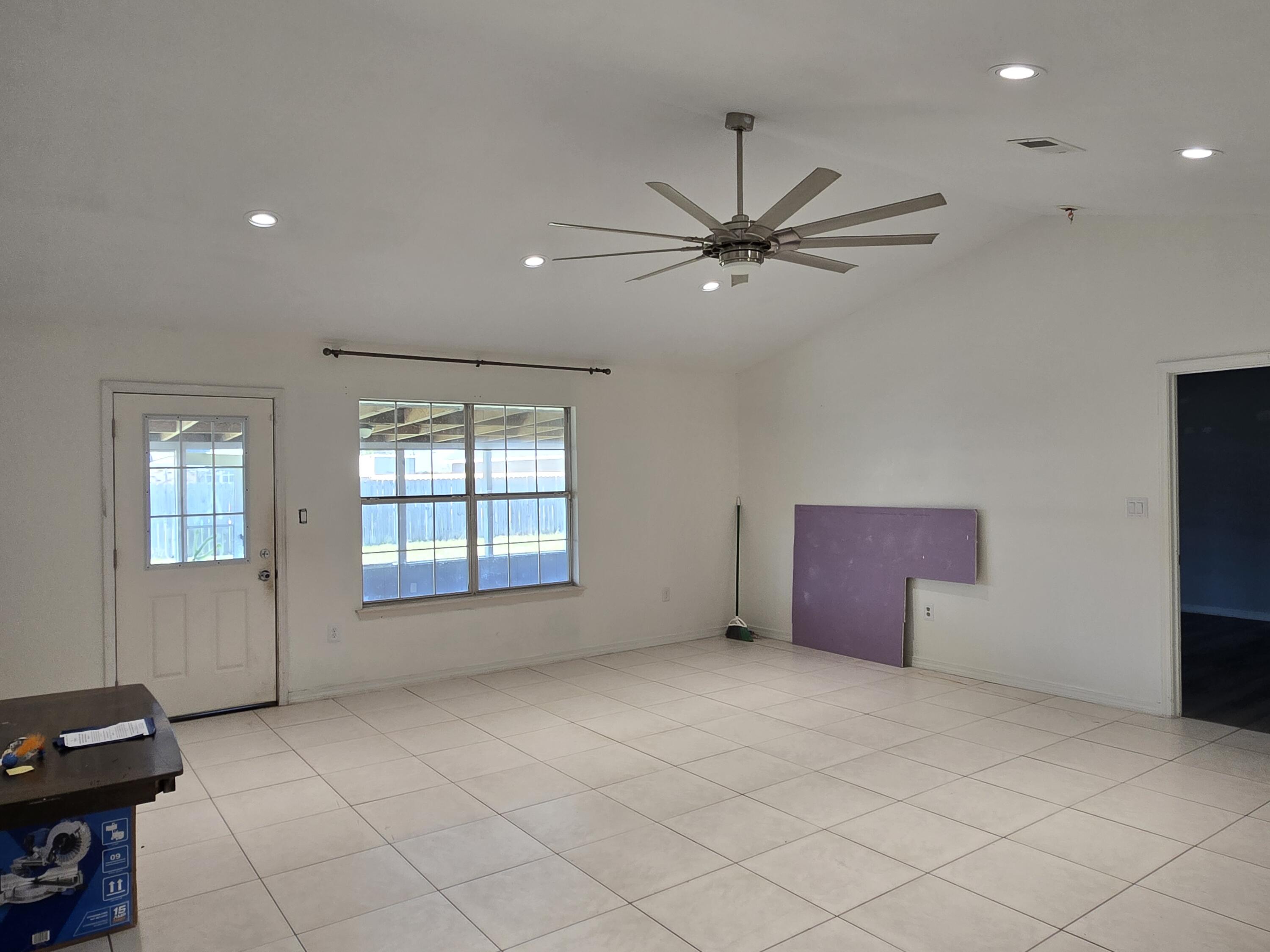 HAMPTON RIDGE - Residential