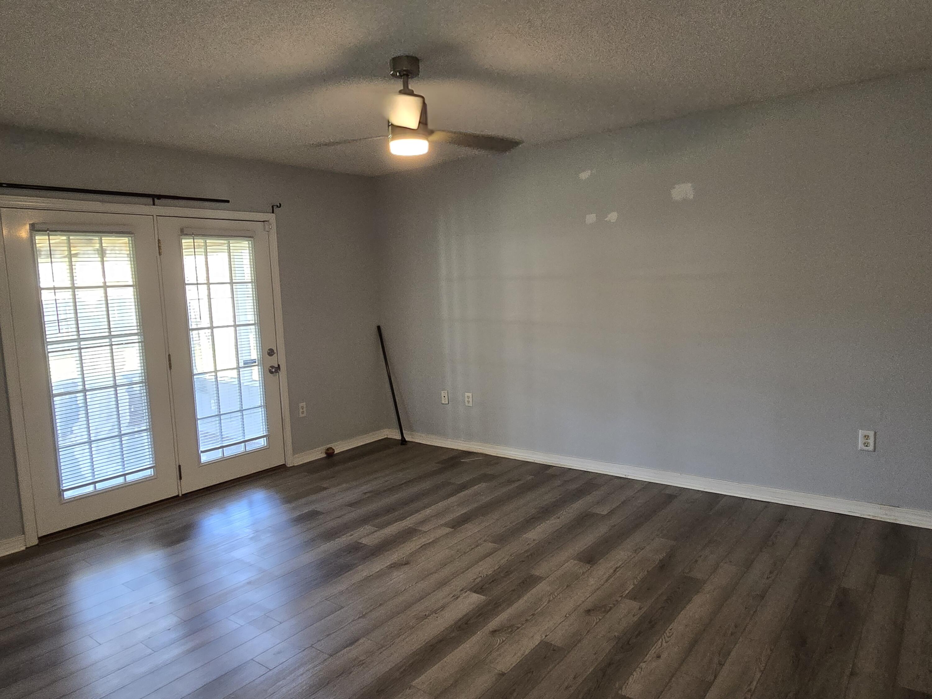 HAMPTON RIDGE - Residential