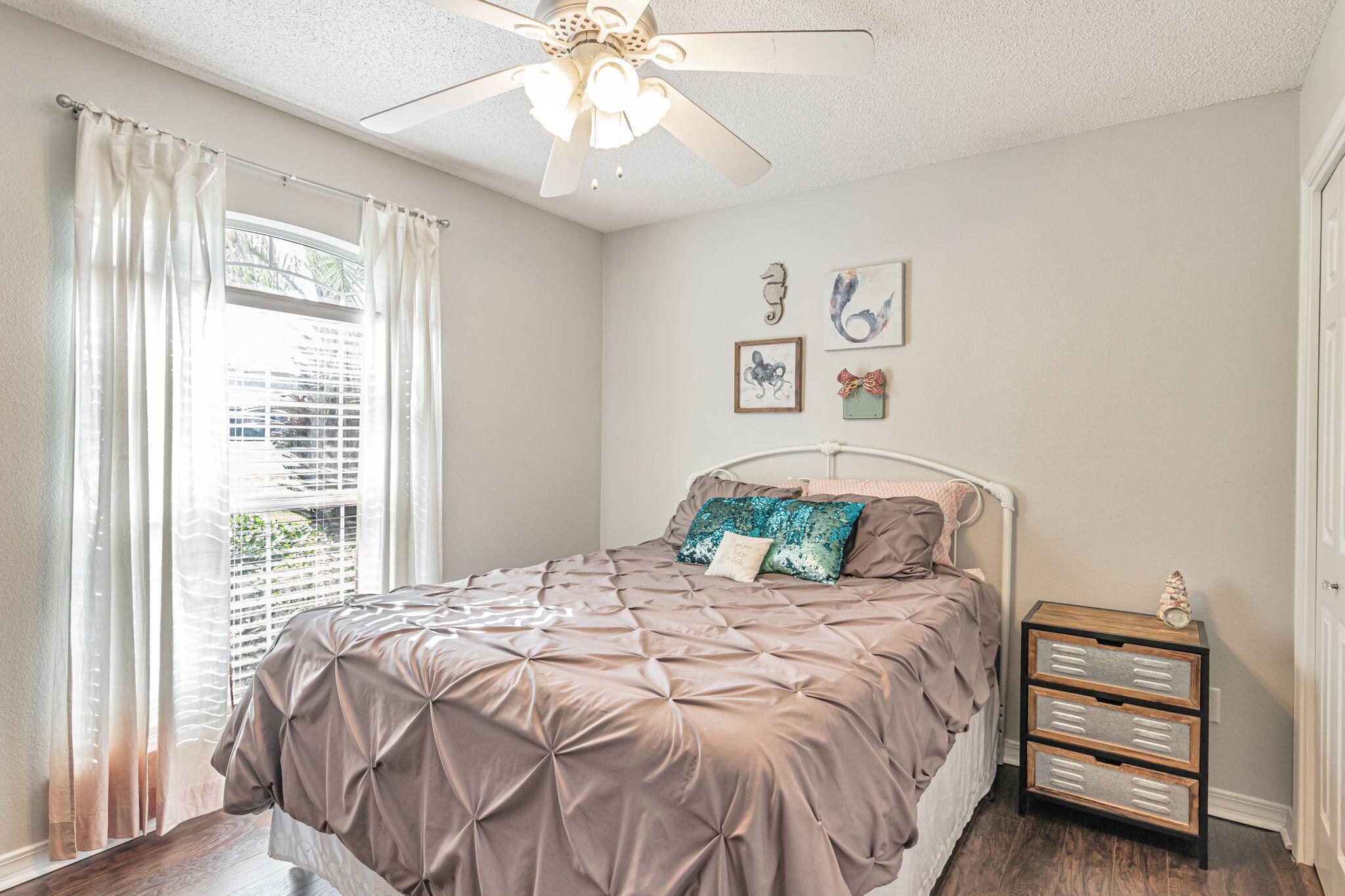 HOLLEY BY THE SEA - Residential