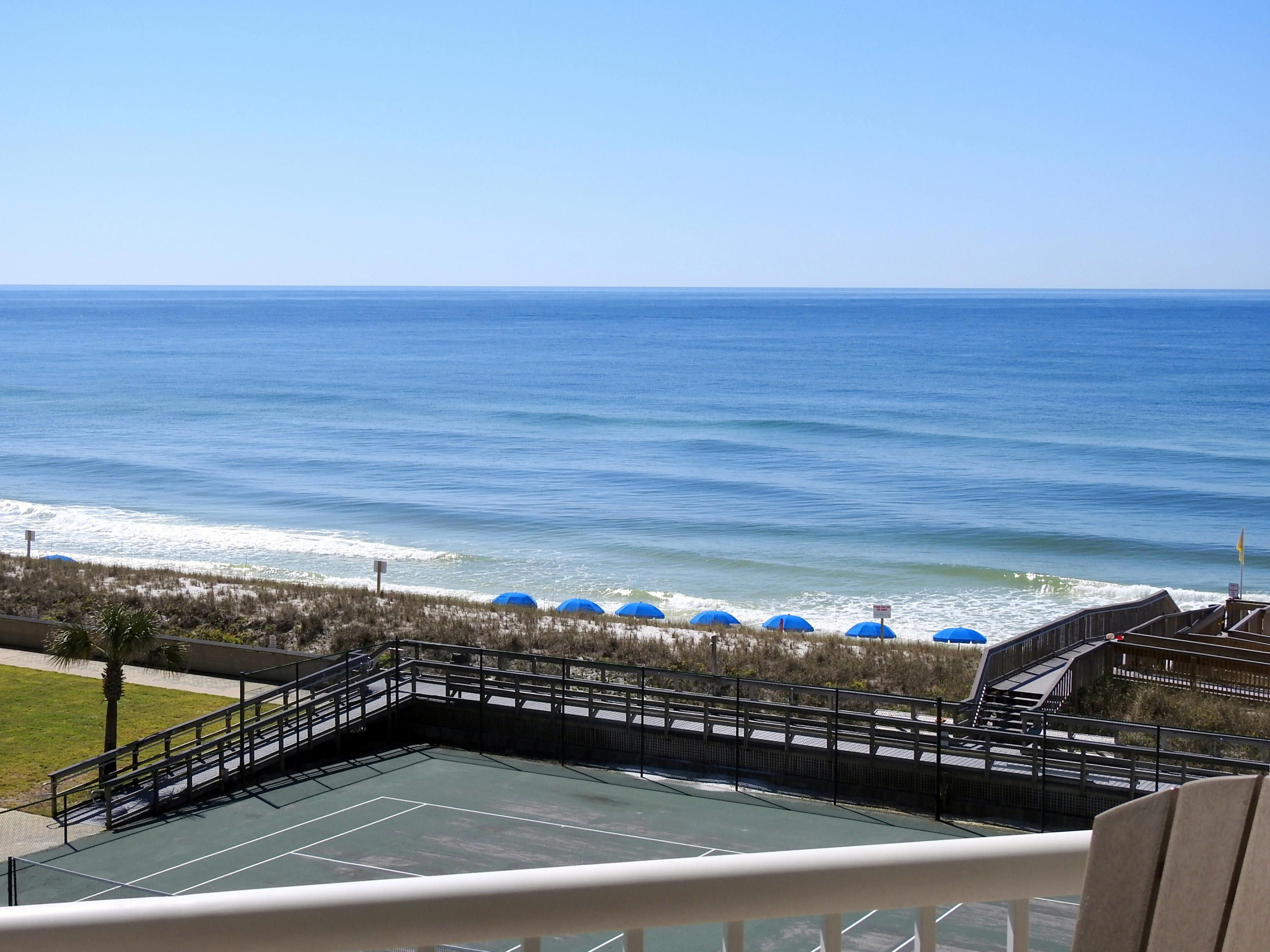 HOLIDAY SURF & RACQUET CLUB - Residential