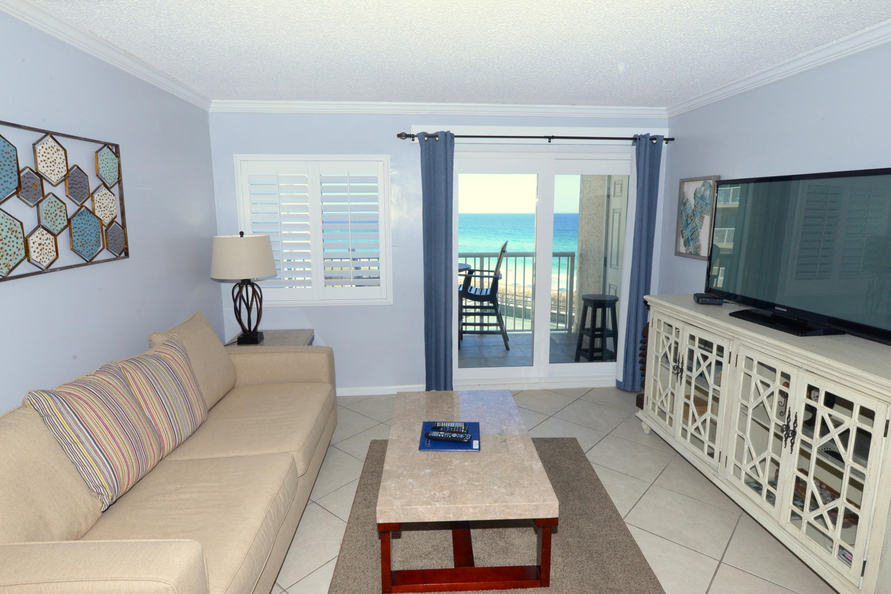 HOLIDAY SURF & RACQUET CLUB - Residential