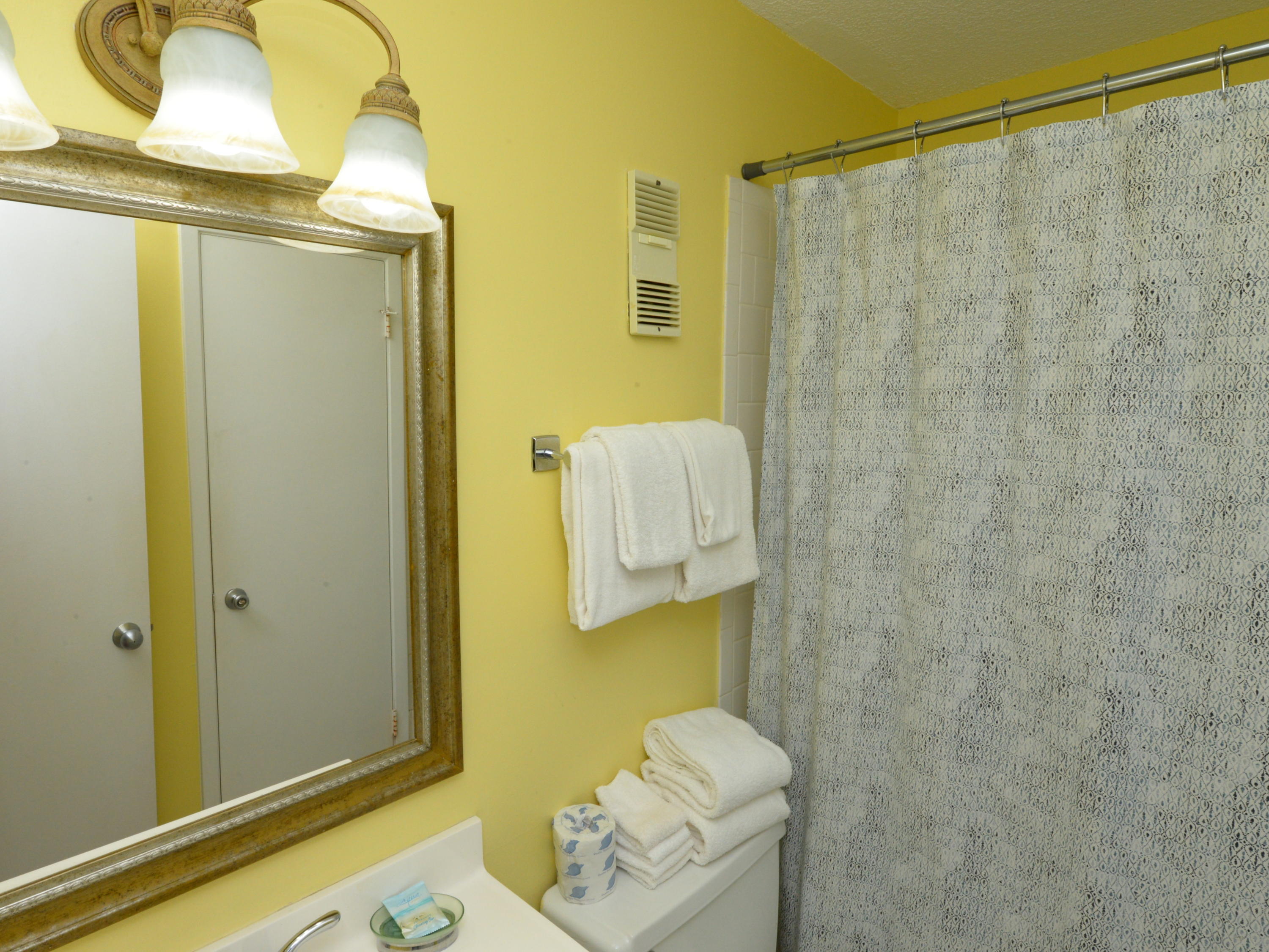 HOLIDAY SURF & RACQUET CLUB - Residential