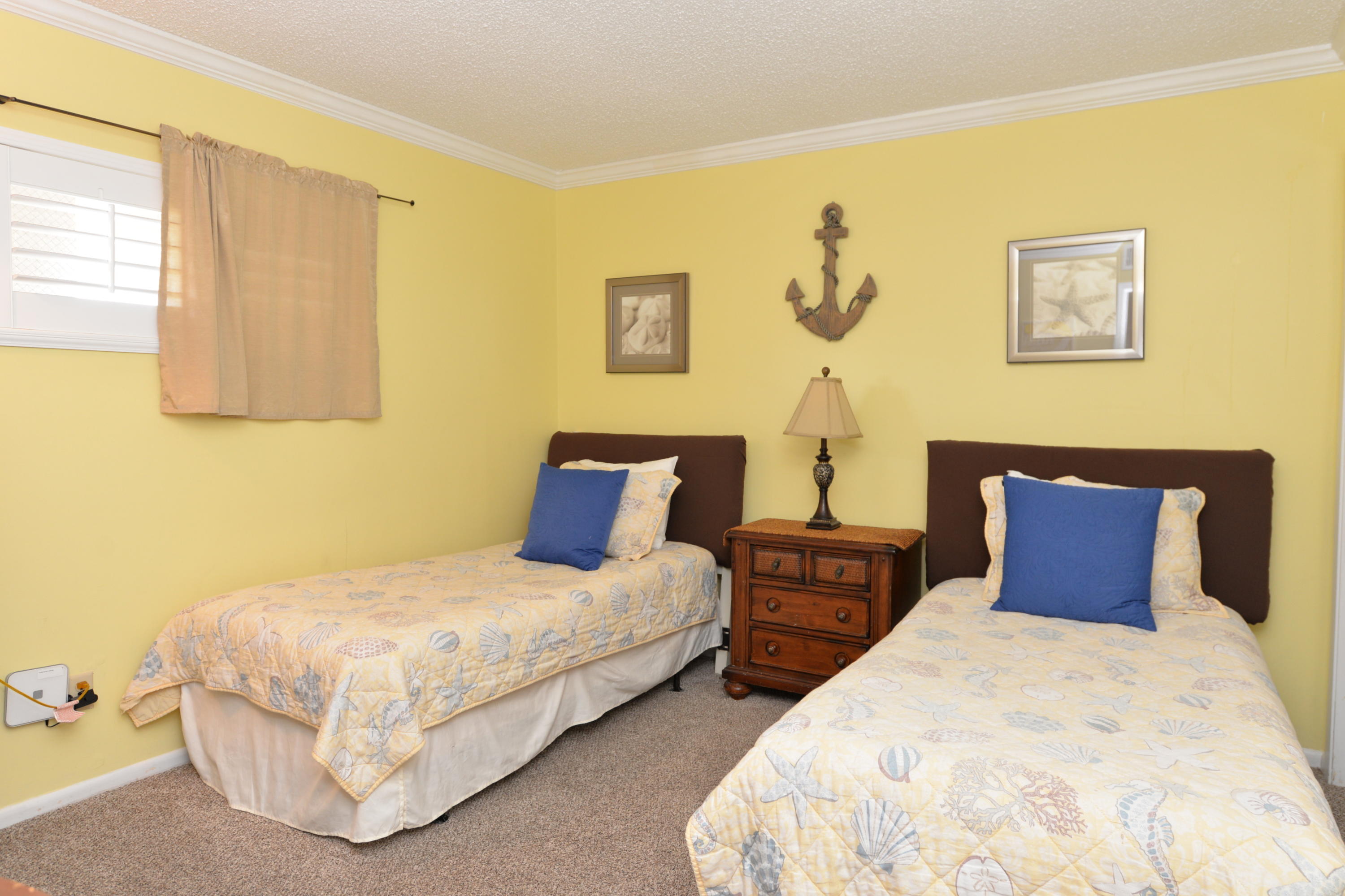 HOLIDAY SURF & RACQUET CLUB - Residential