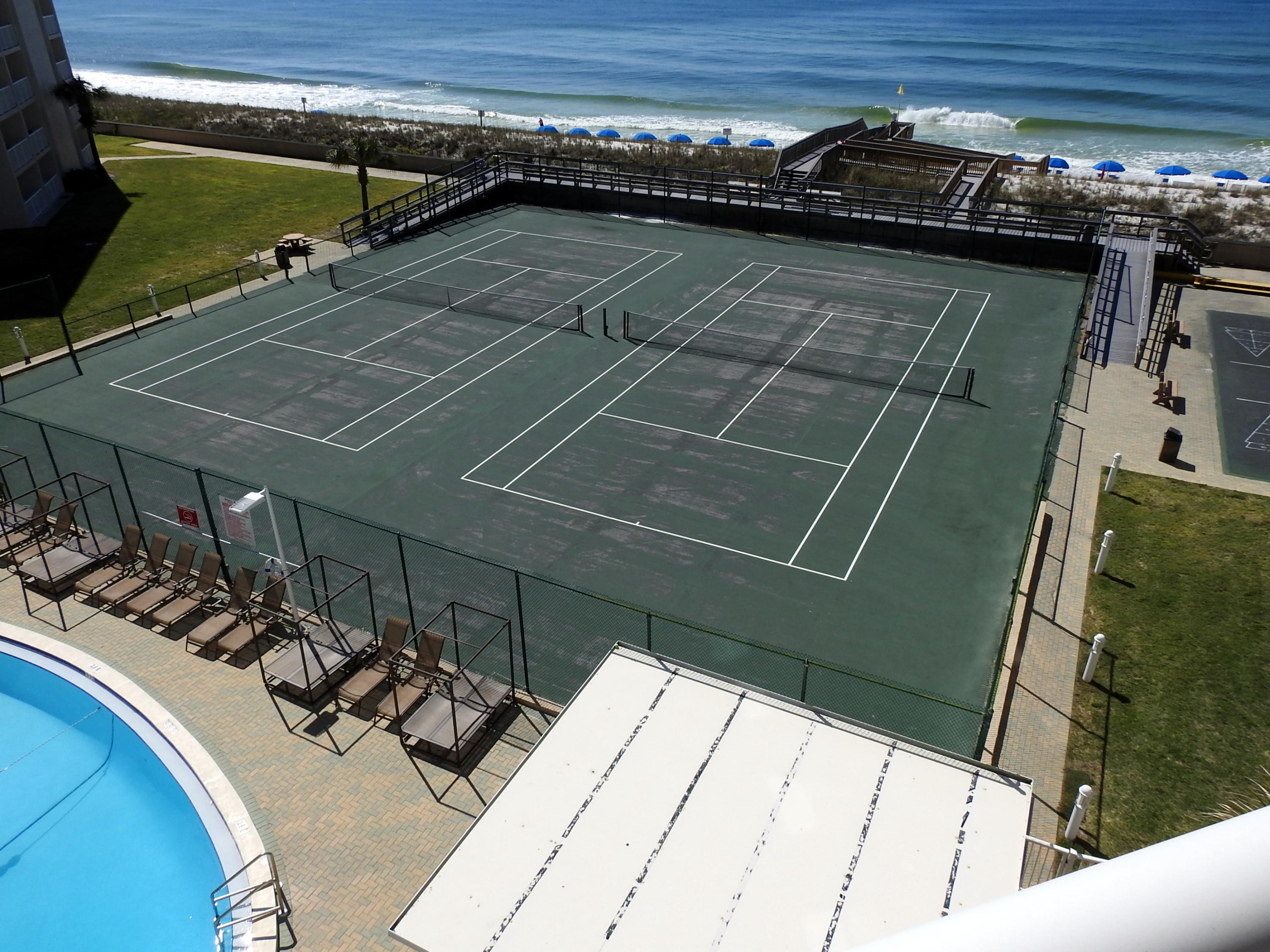 HOLIDAY SURF & RACQUET CLUB - Residential