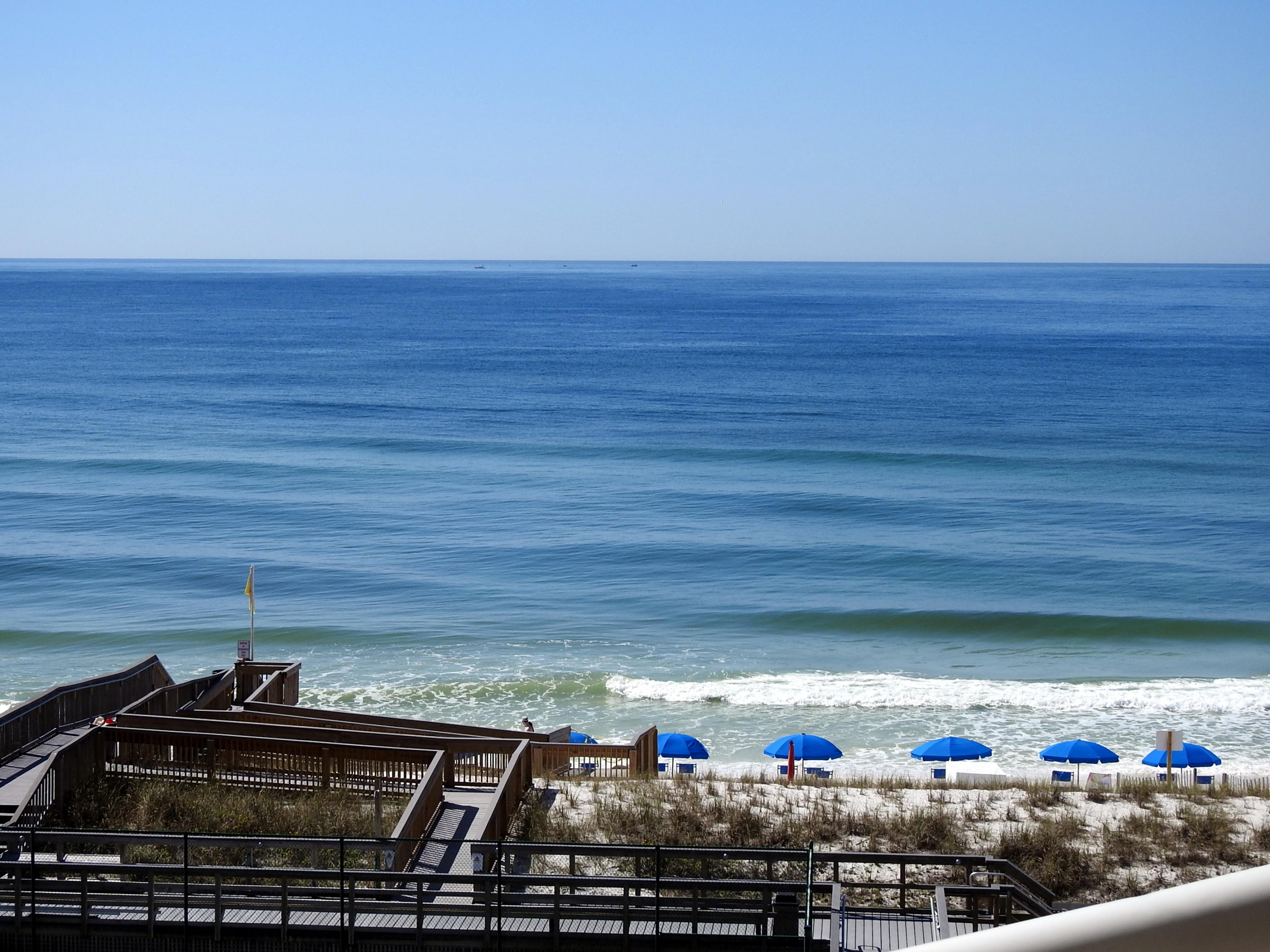 HOLIDAY SURF & RACQUET CLUB - Residential