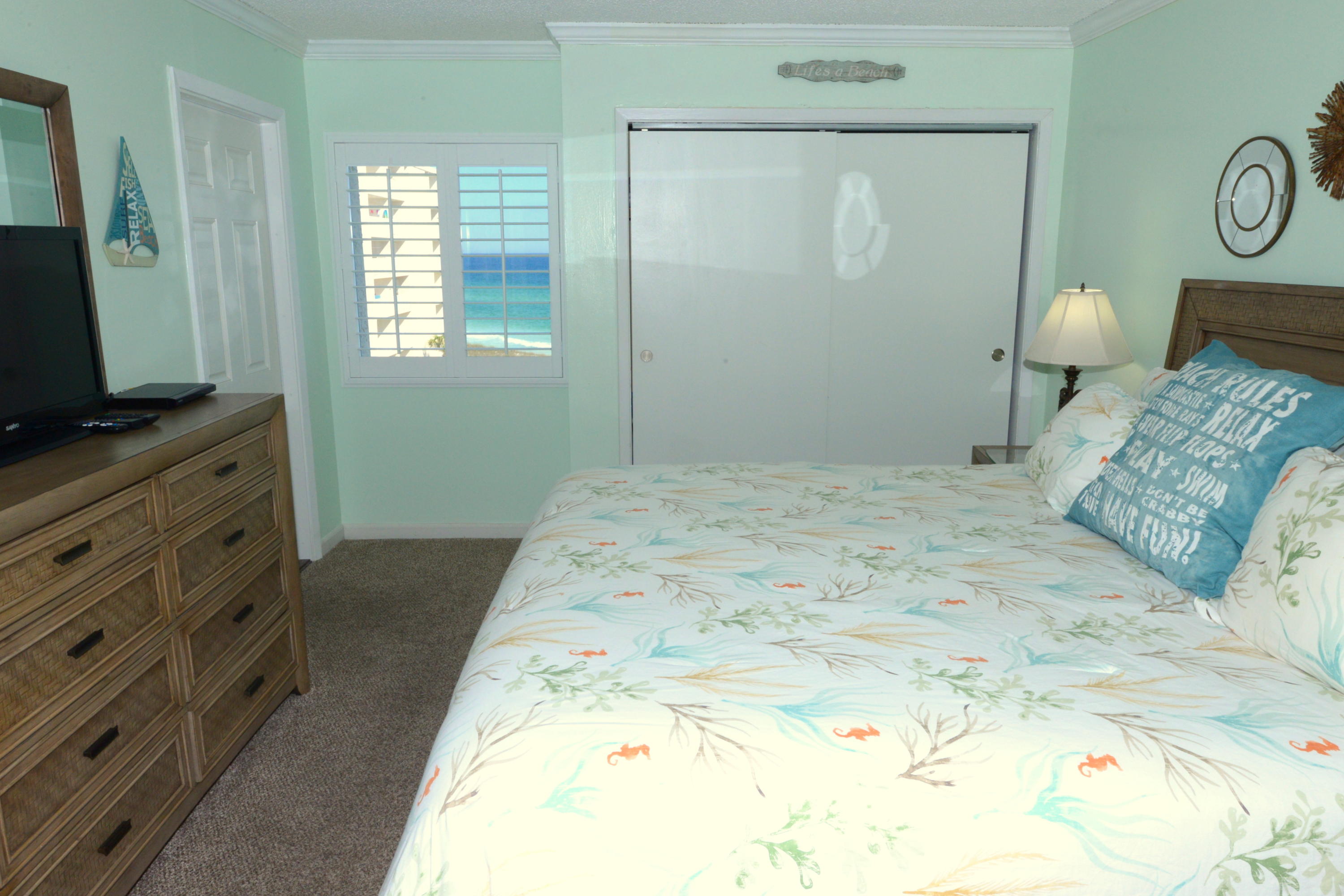 HOLIDAY SURF & RACQUET CLUB - Residential