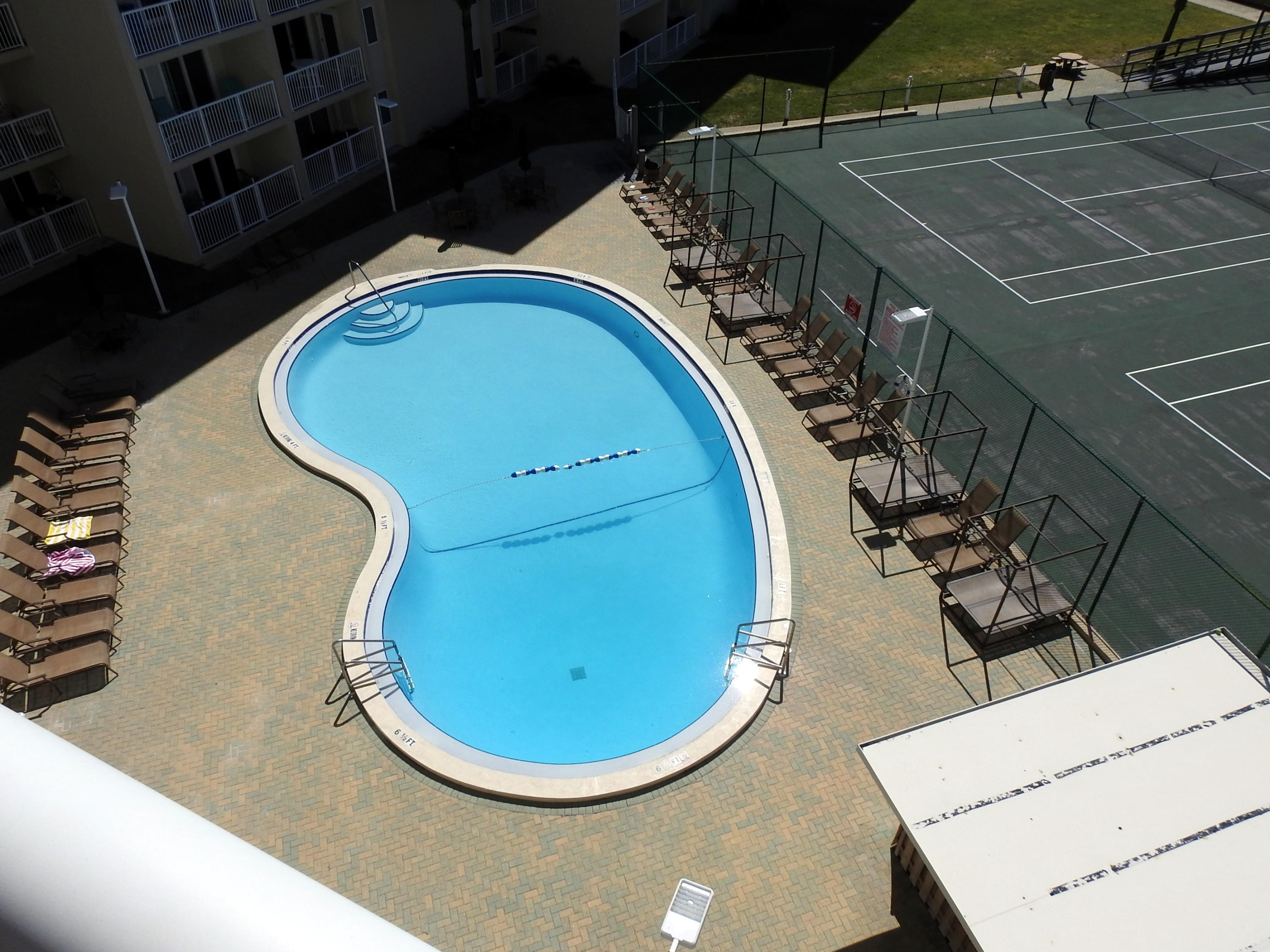 HOLIDAY SURF & RACQUET CLUB - Residential