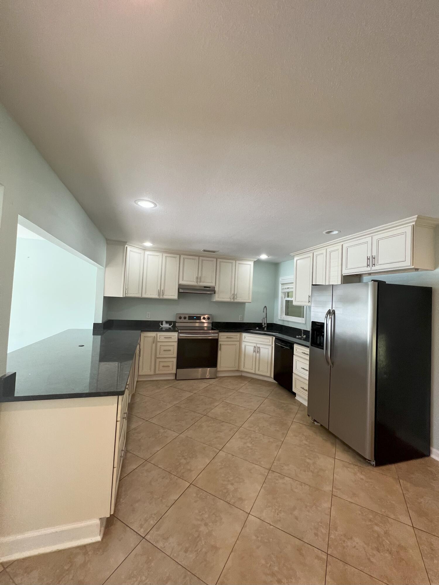 ADAMS POWELL EAST - Residential Lease