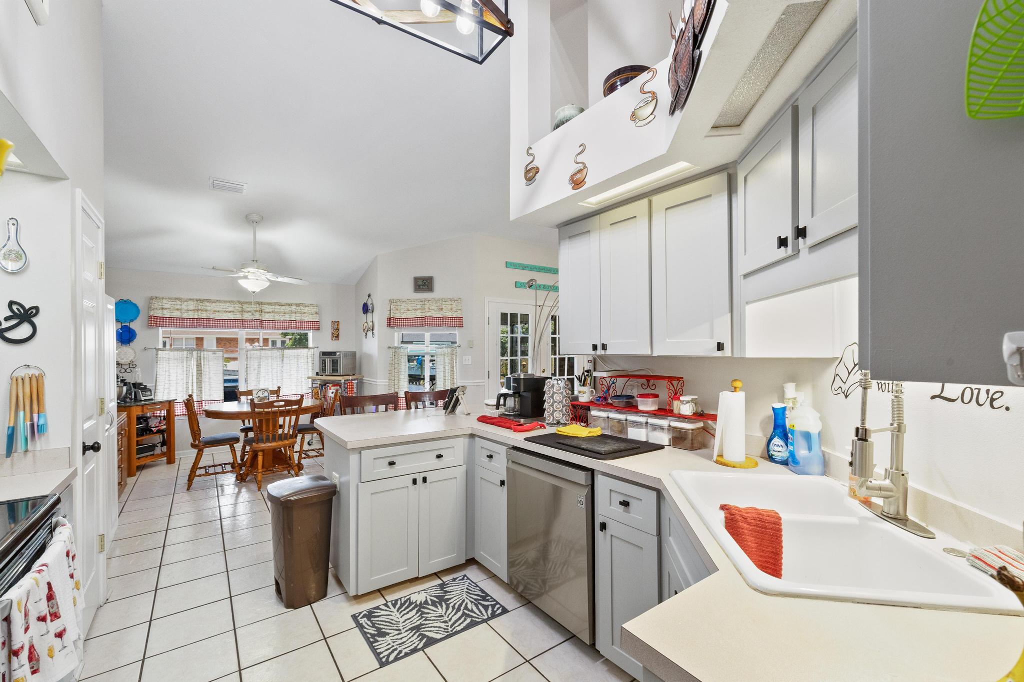 POLYNESIAN ISLANDS - Residential