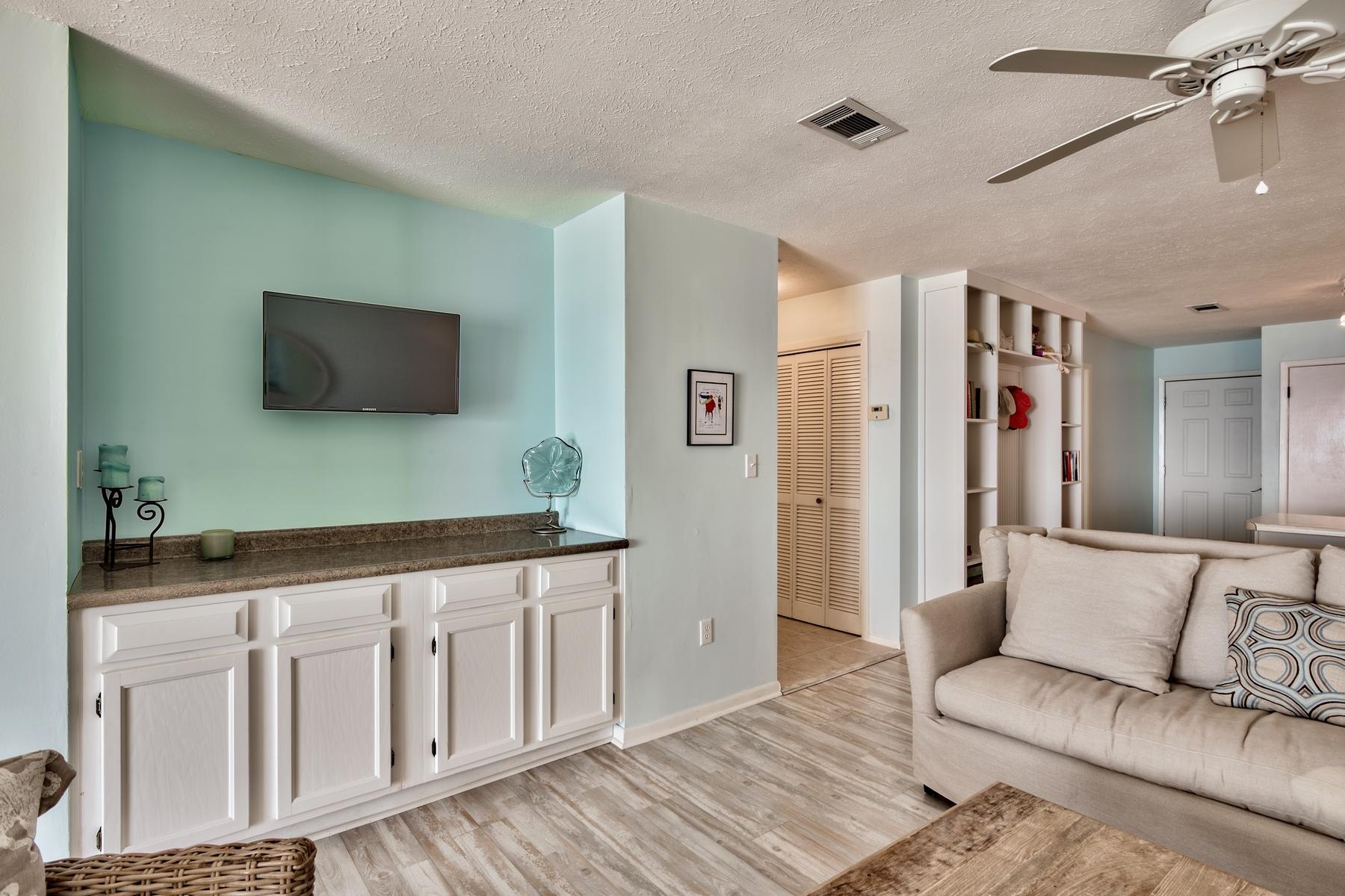 SUN SEEKERS A CONDO - Residential