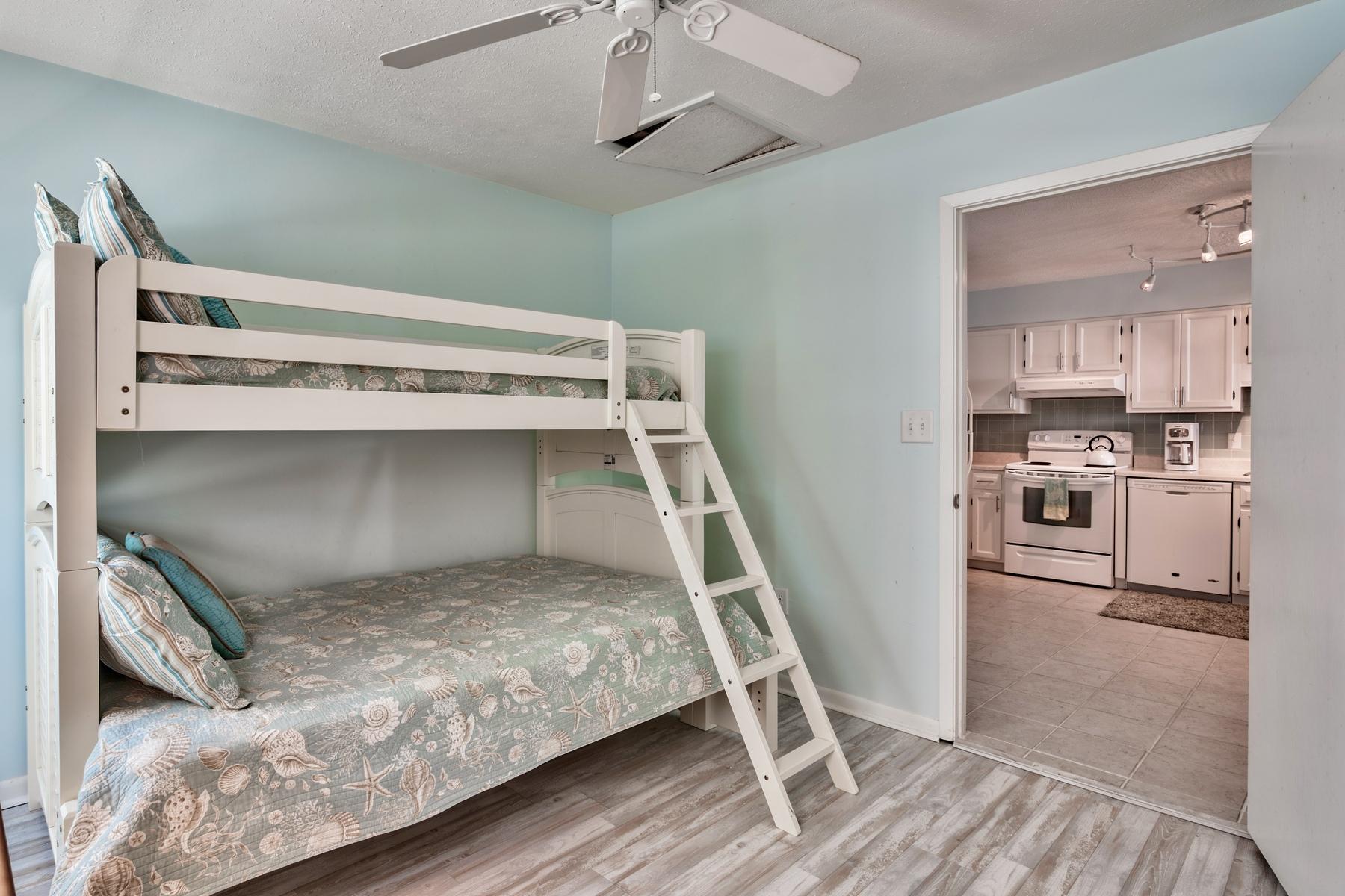 SUN SEEKERS A CONDO - Residential