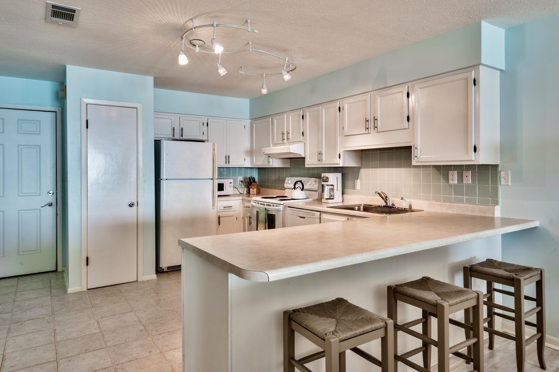 SUN SEEKERS A CONDO - Residential