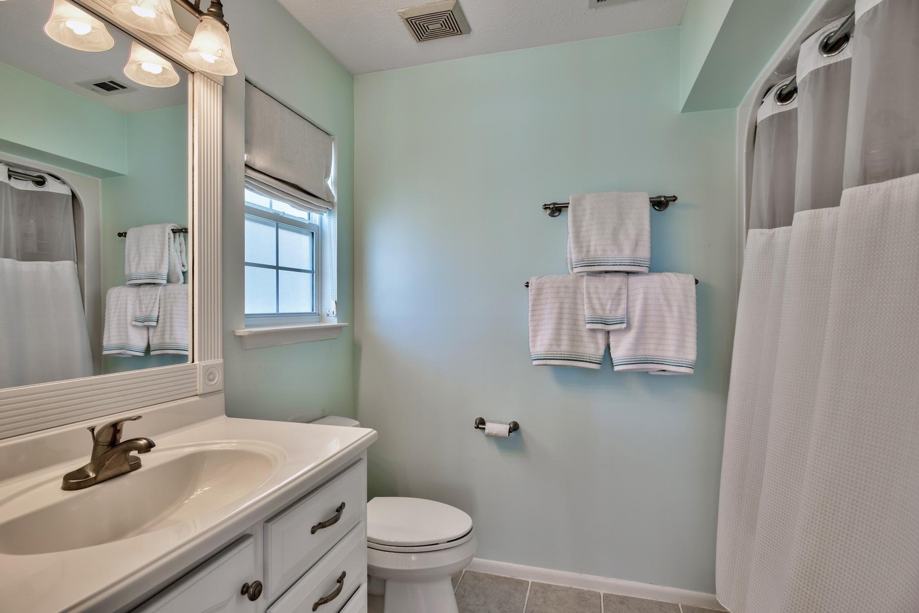 SUN SEEKERS A CONDO - Residential