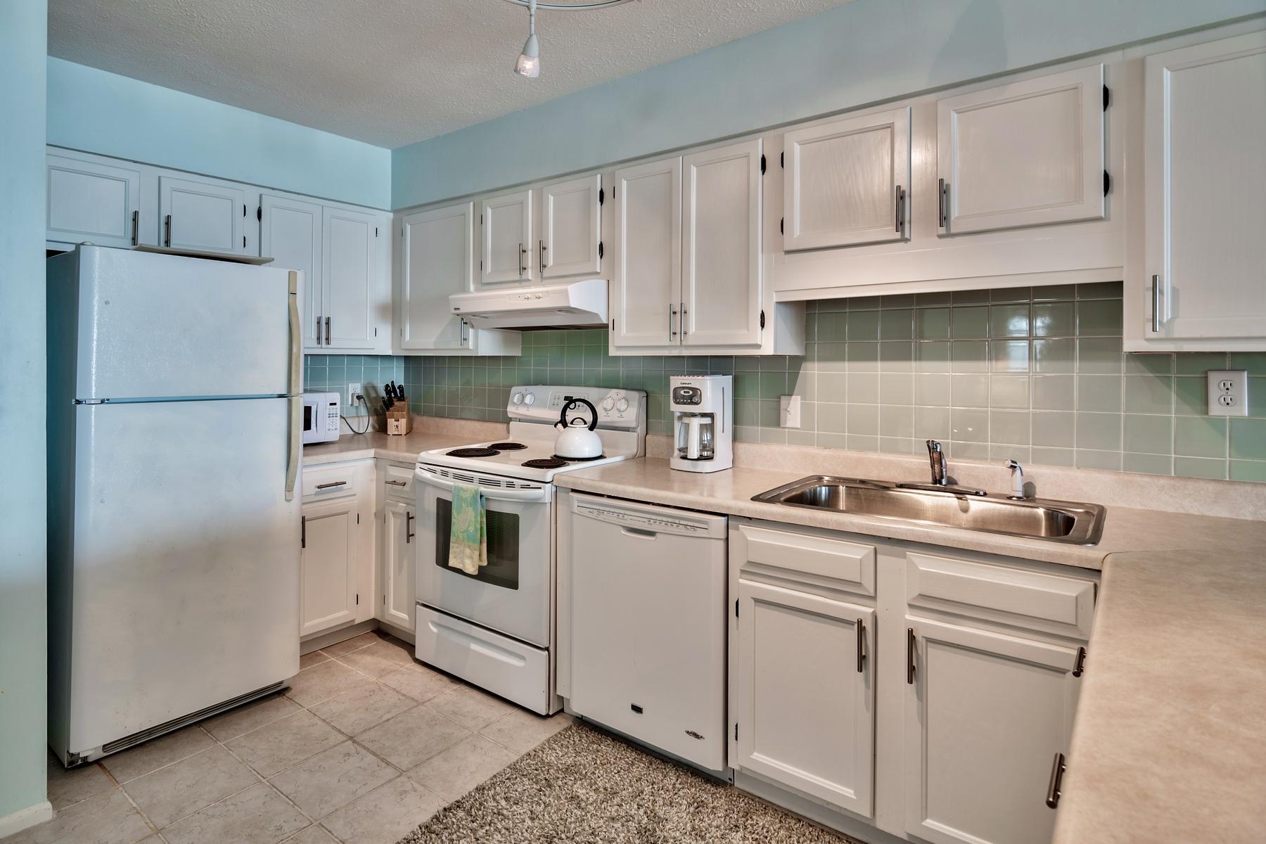 SUN SEEKERS A CONDO - Residential