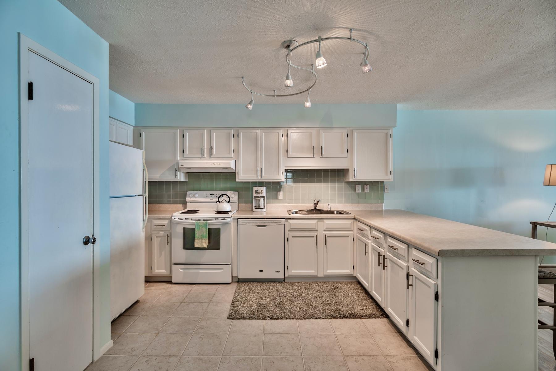 SUN SEEKERS A CONDO - Residential