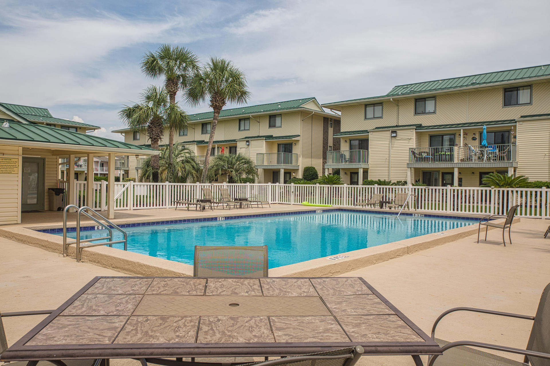 SANDPRINTS CONDO - Residential