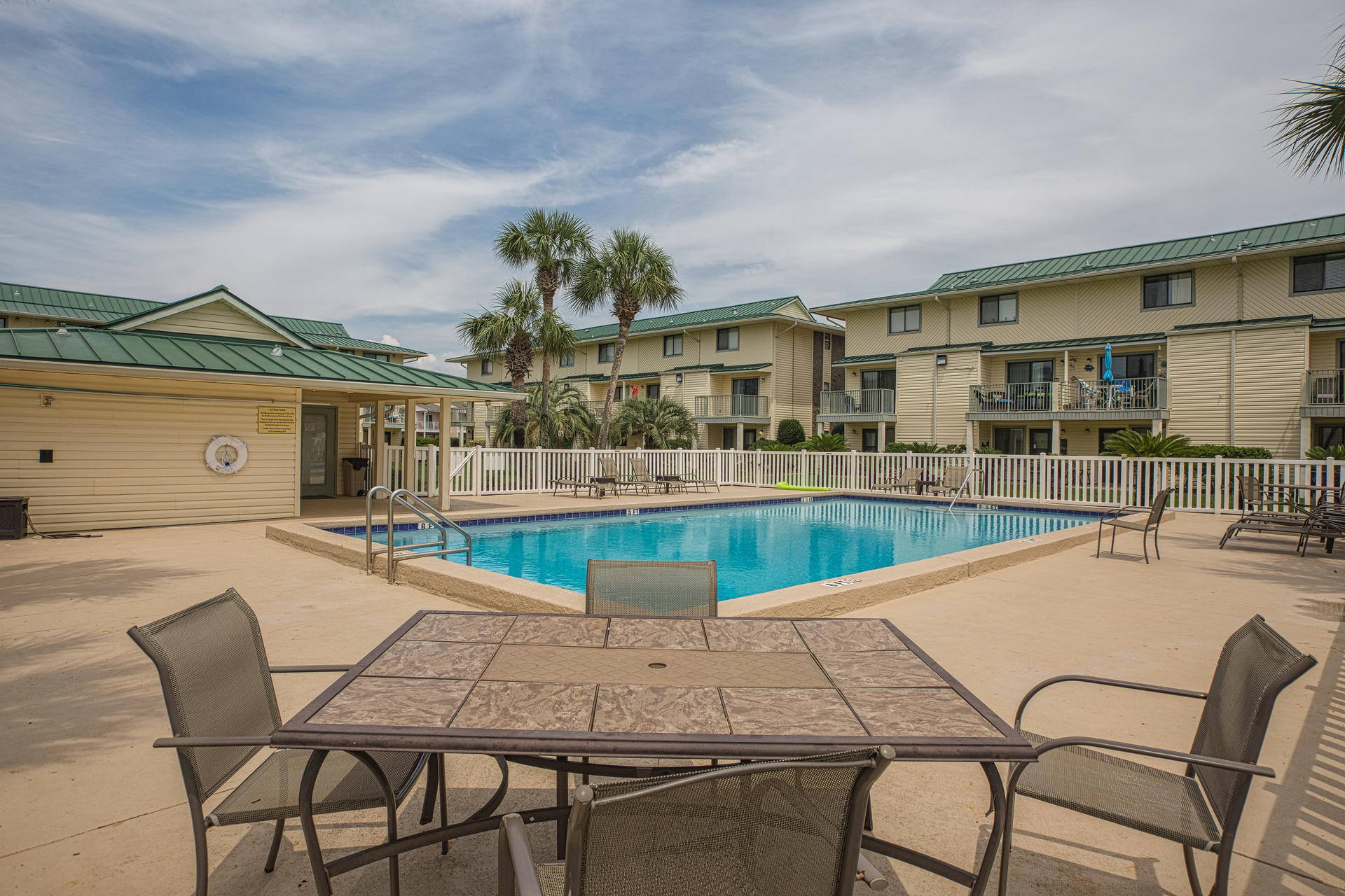 SANDPRINTS CONDO - Residential