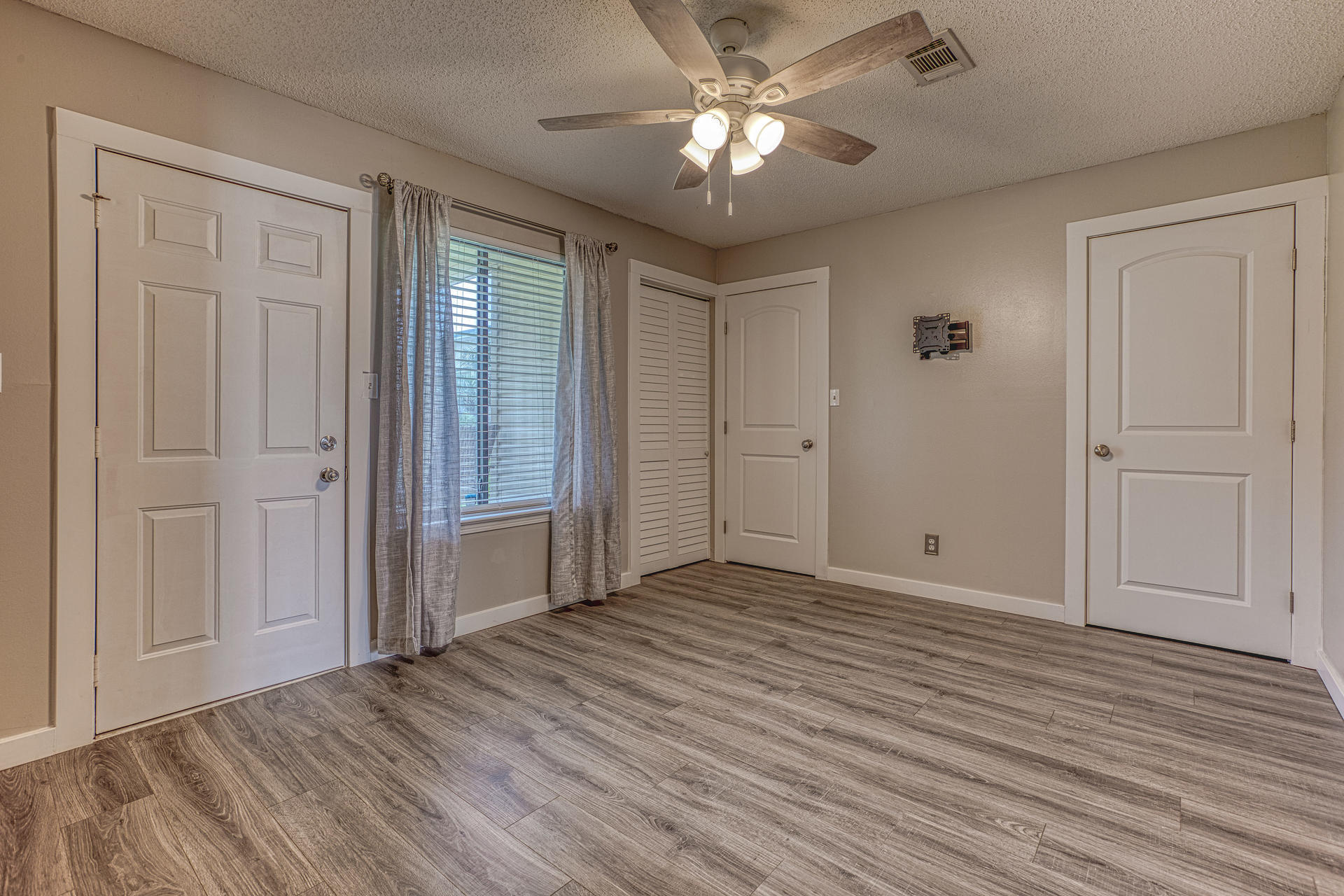 SANDPRINTS CONDO - Residential