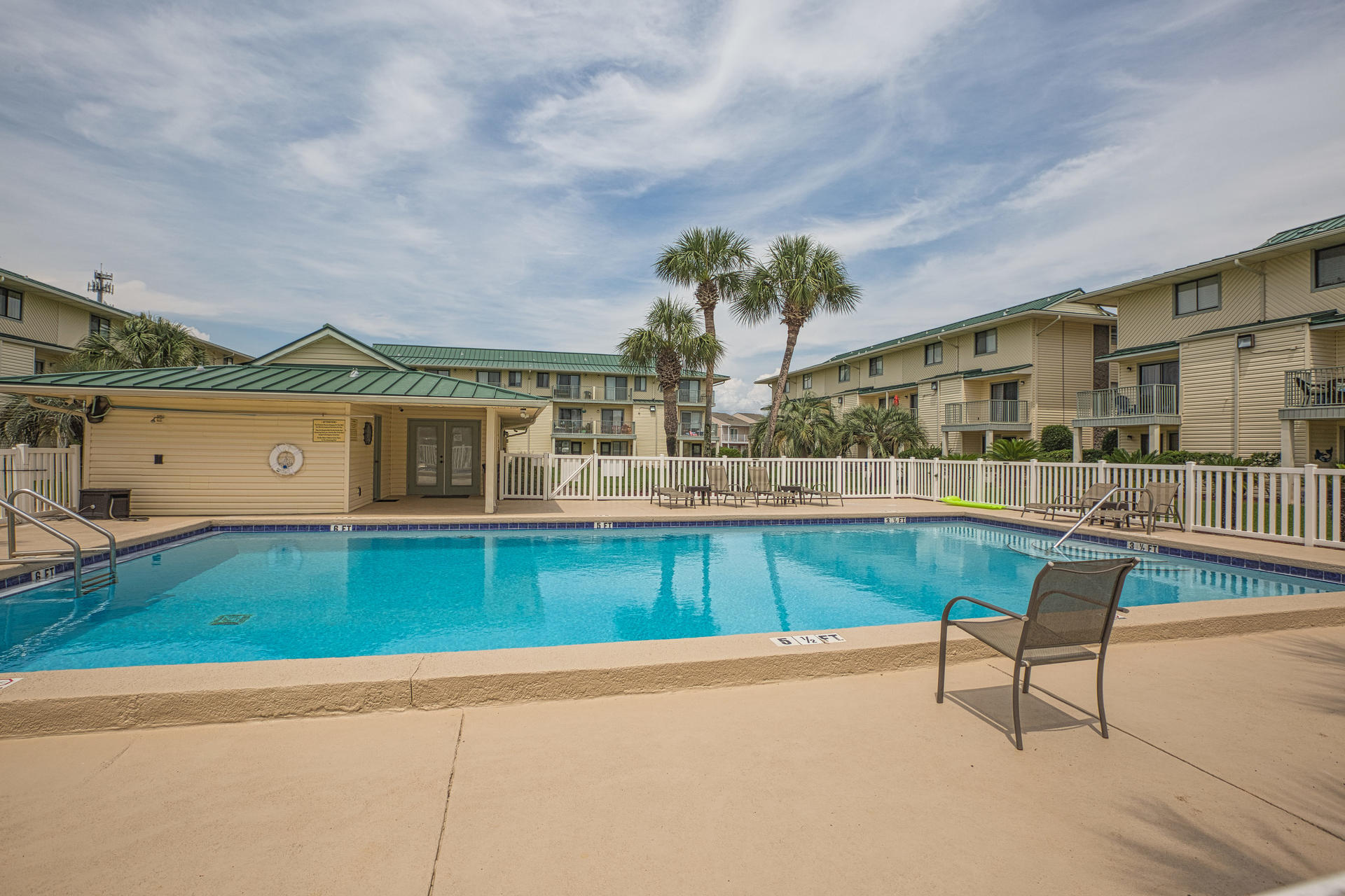 SANDPRINTS CONDO - Residential