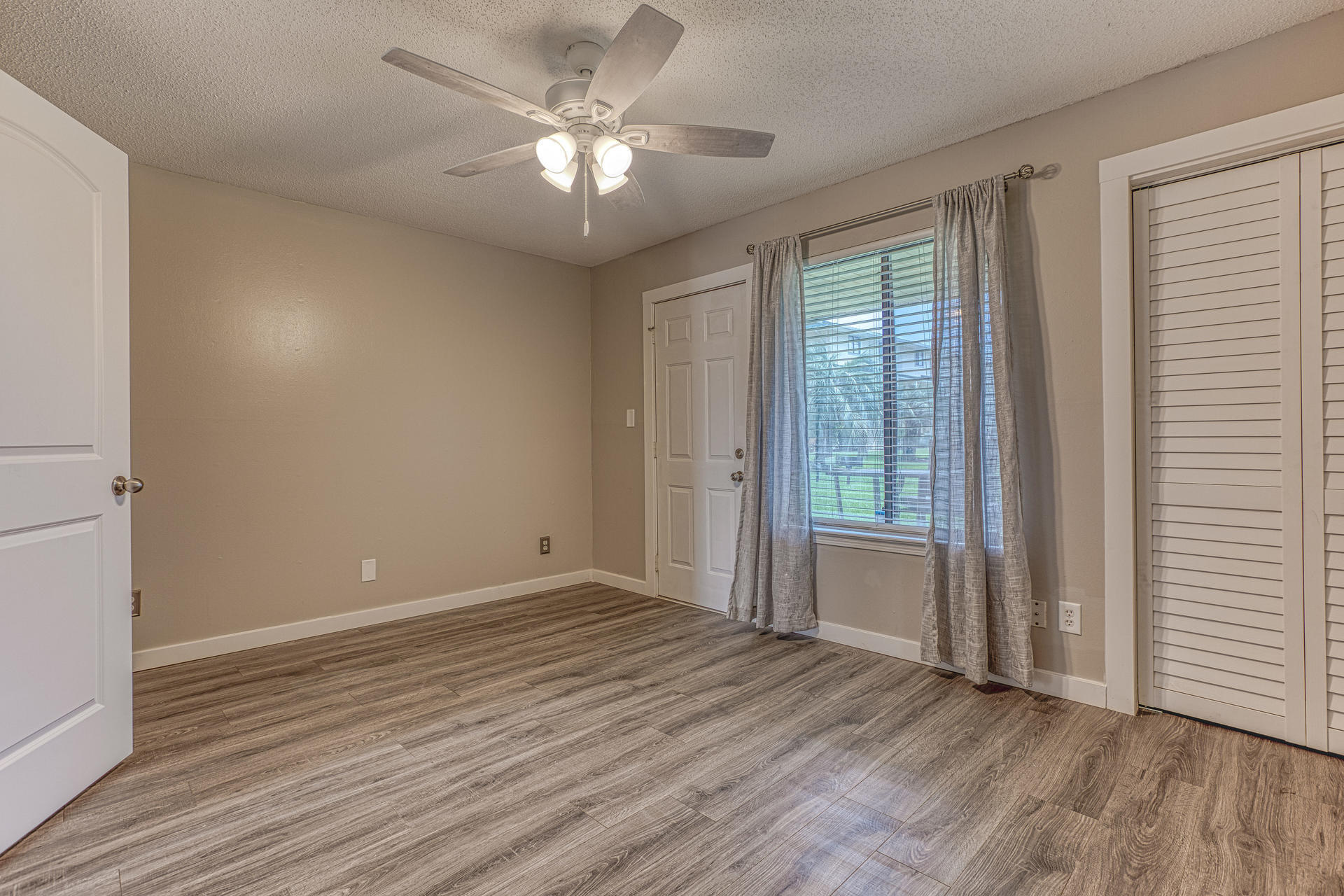 SANDPRINTS CONDO - Residential