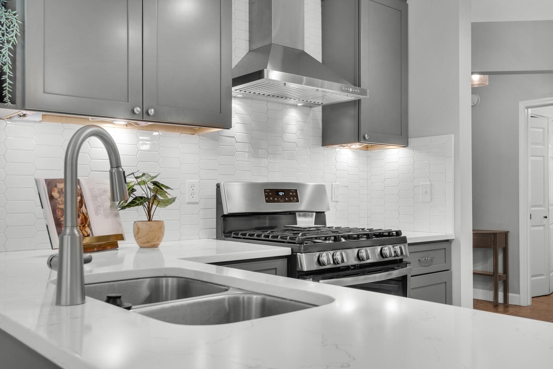 BRISTOL VILLAGE RAINTREE ESTATES - Residential