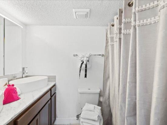 LINKSIDE VILLAGE UNIT 1 - Residential Lease