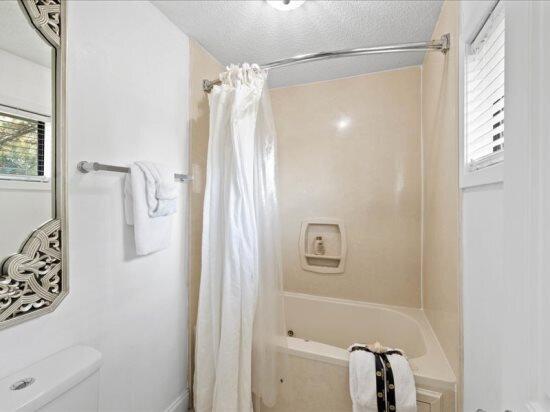 LINKSIDE VILLAGE UNIT 1 - Residential Lease